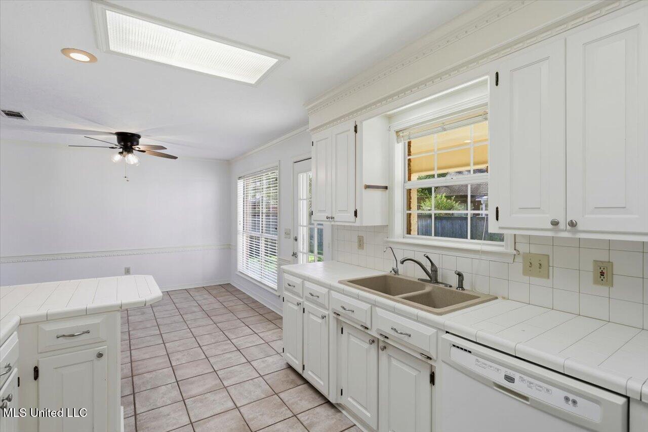 301 Garden Drive Property Photo 7