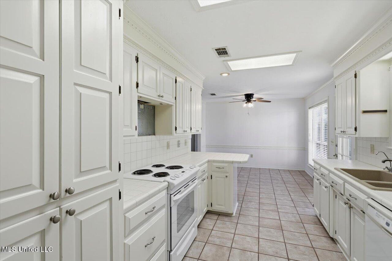 301 Garden Drive Property Photo 8