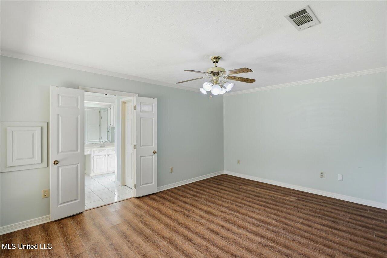 301 Garden Drive Property Photo 11