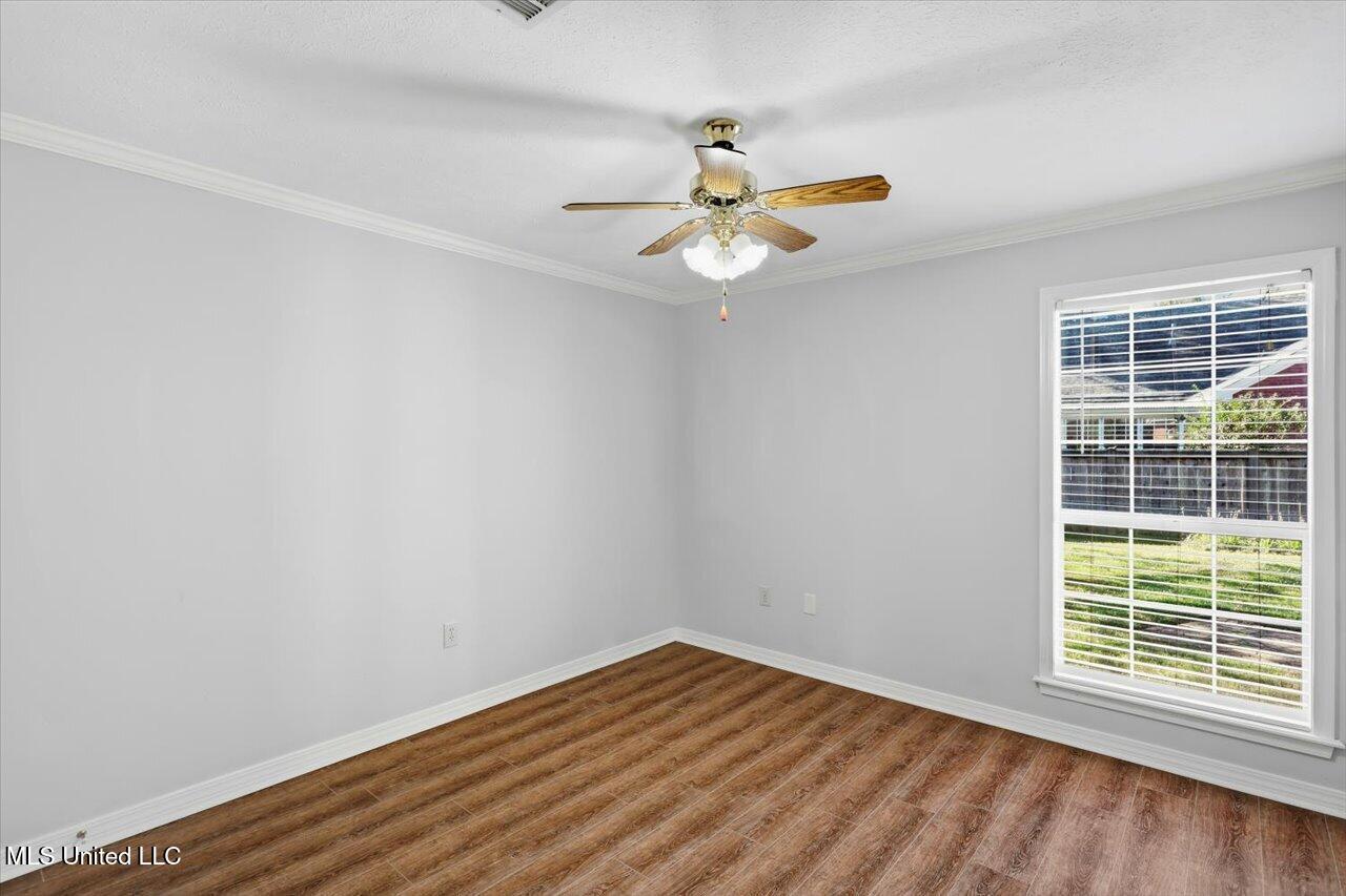 301 Garden Drive Property Photo 17