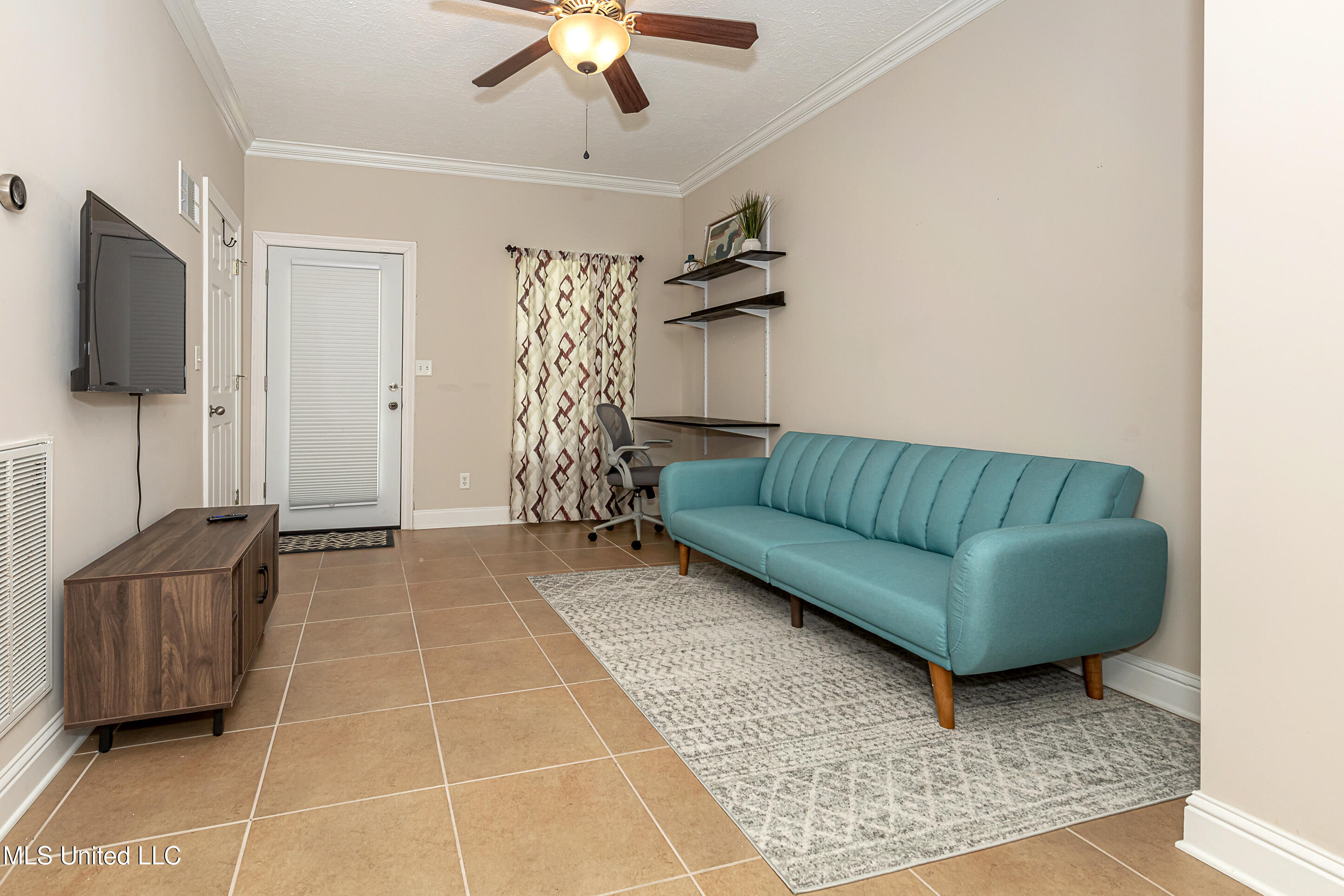 611 Peach Street Property Photo 2