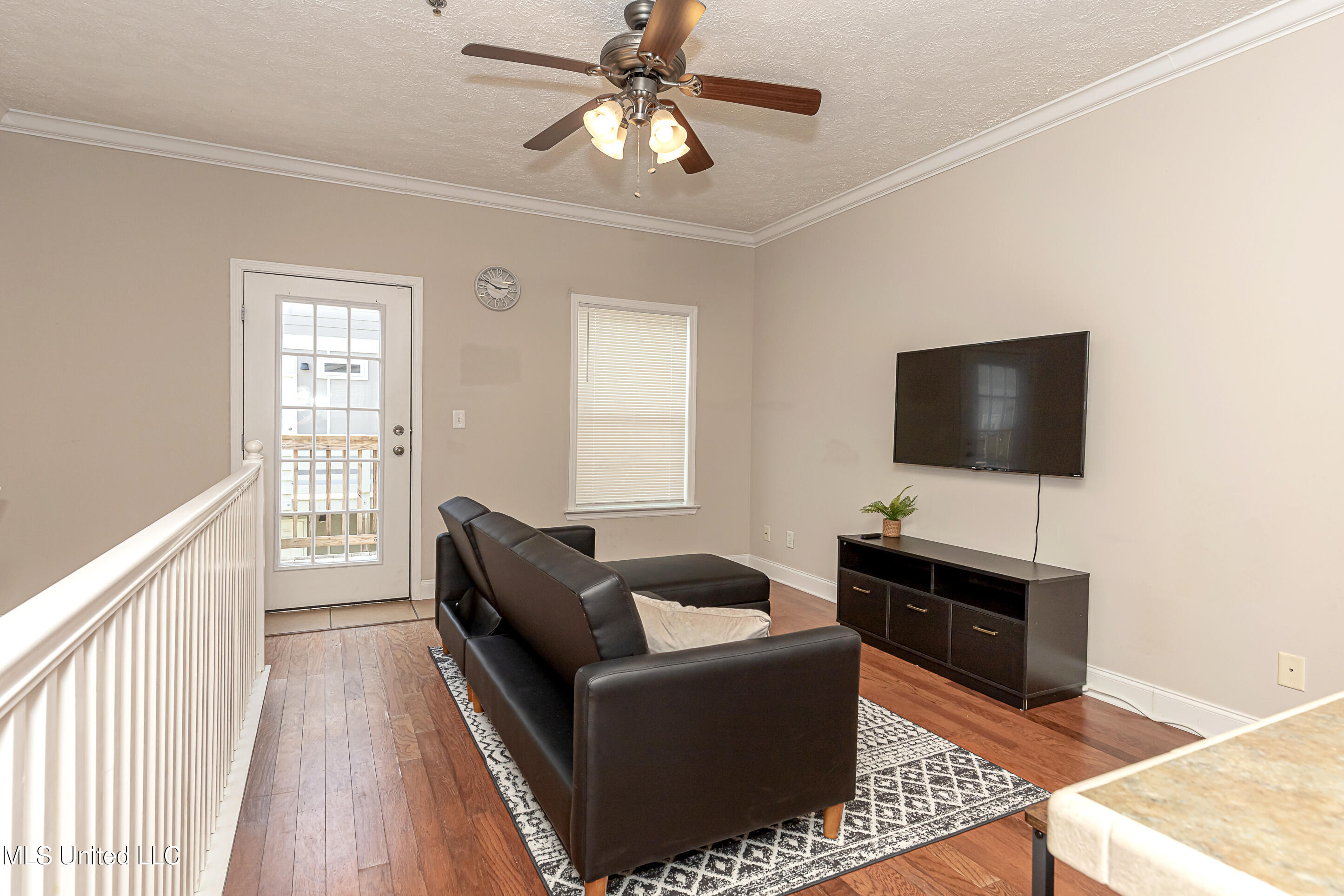 611 Peach Street Property Photo 3