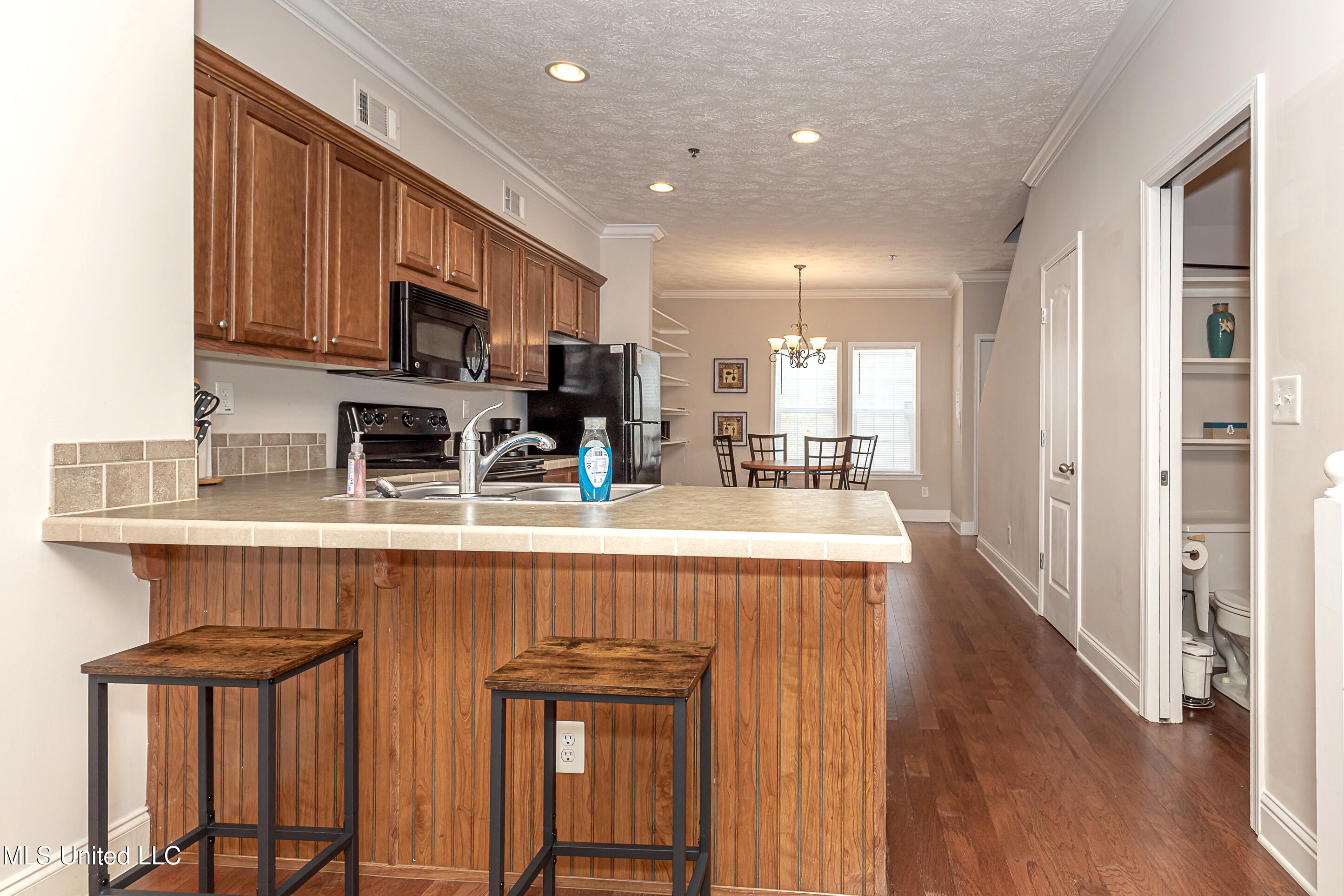 611 Peach Street Property Photo 4