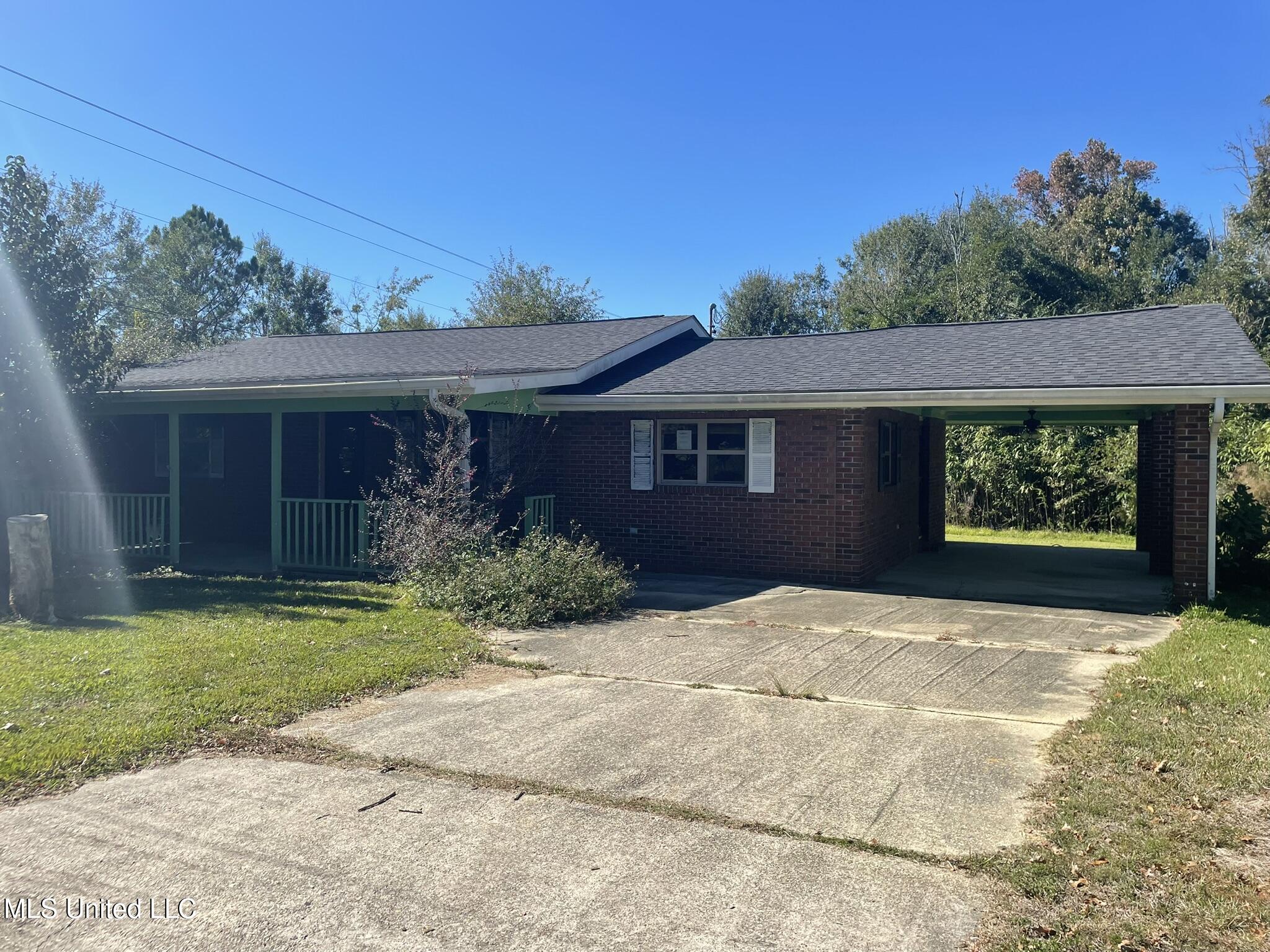 10487 Allen Road Property Photo 1