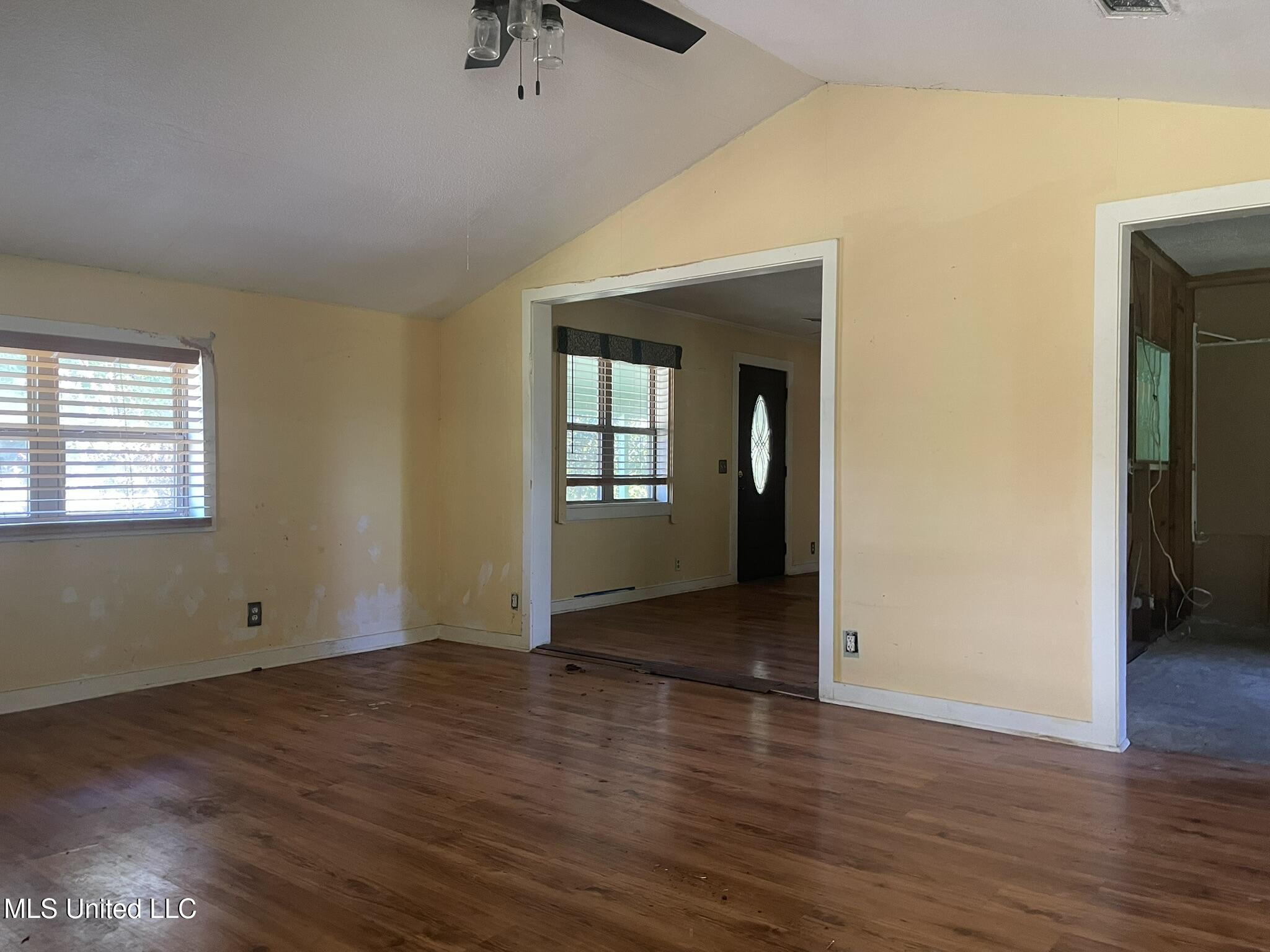 10487 Allen Road Property Photo 2