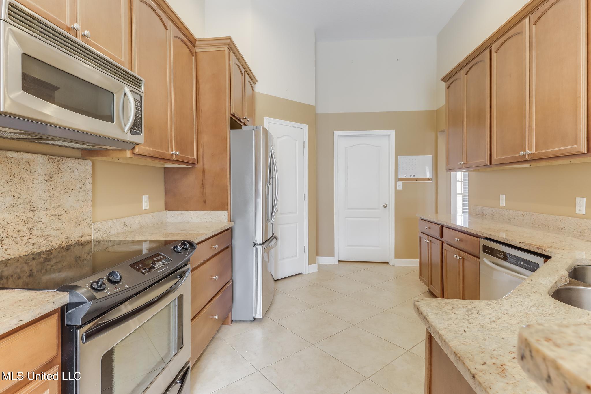 7621 Falcon Circle Property Photo 8