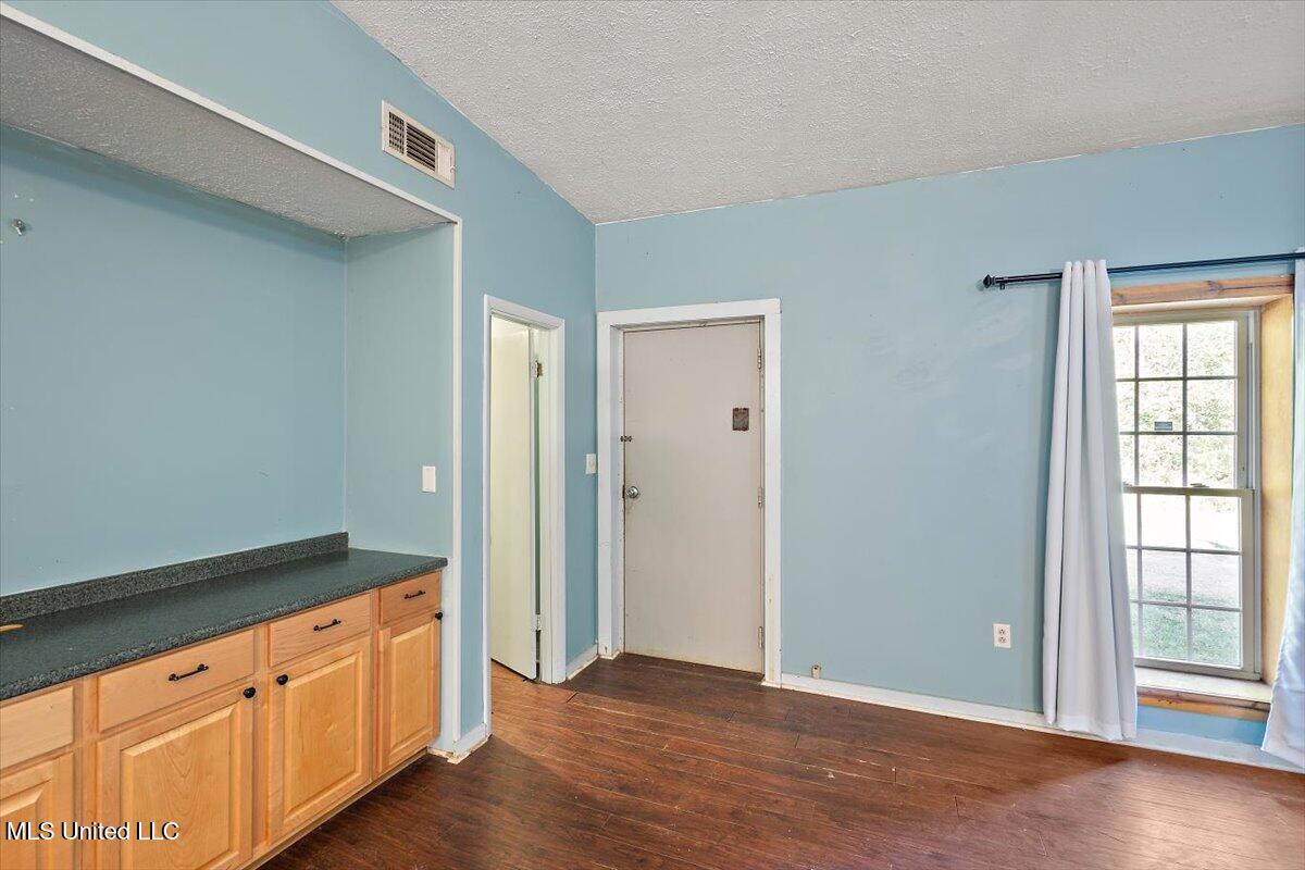 150 Blackhawk Drive Property Photo 8