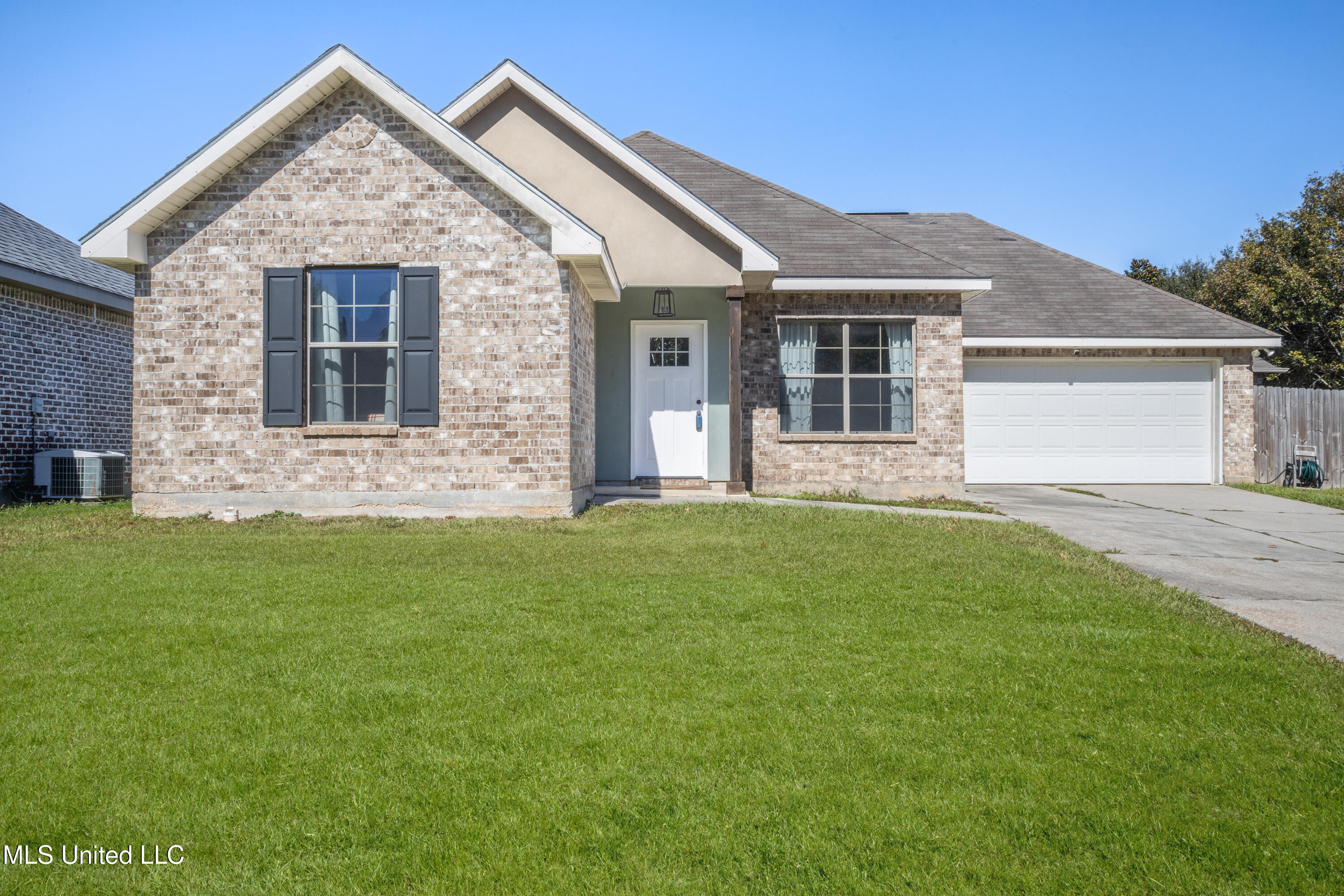 10298 English Manor Drive Property Photo 1