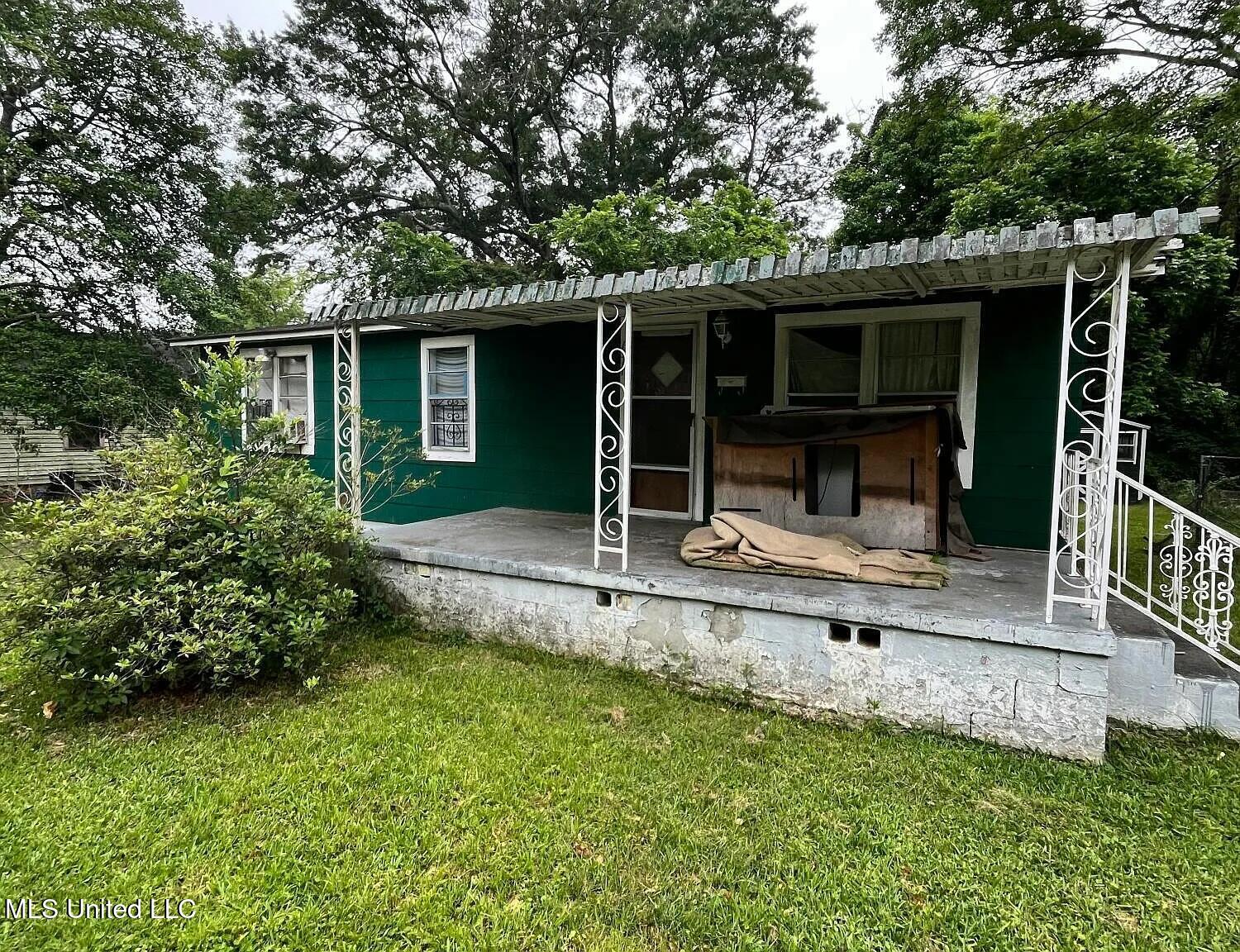 1911 Gordon Street Property Photo 1