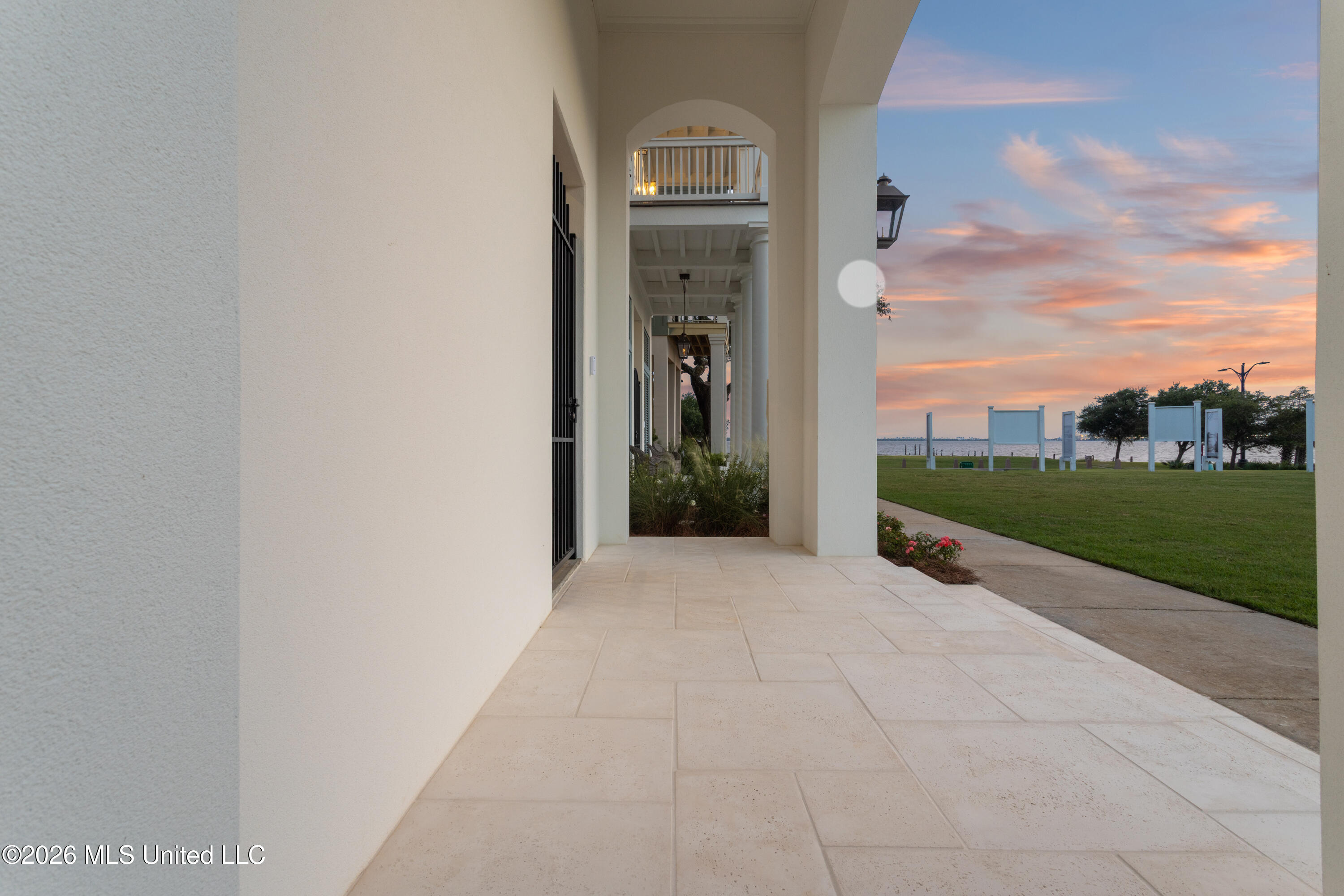 102 S Beach Drive Property Photo 2