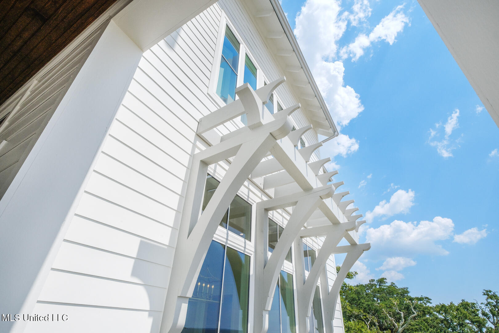 102 S Beach Drive Property Photo 3