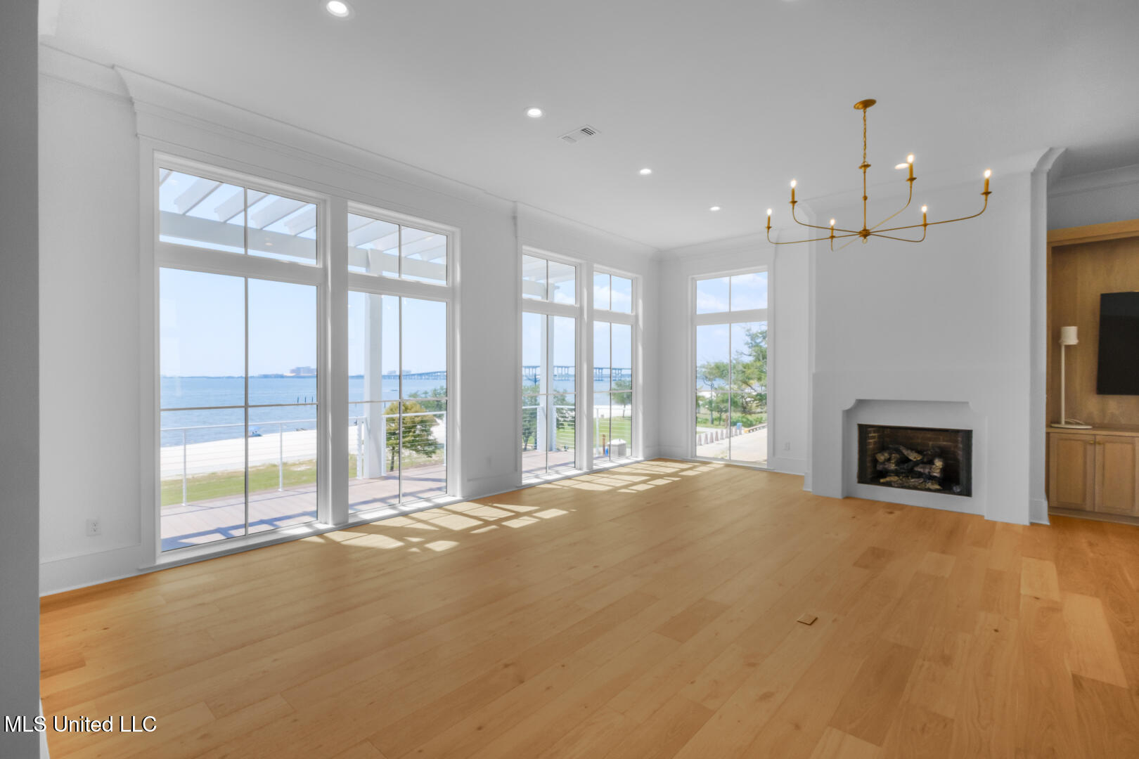 102 S Beach Drive Property Photo 5