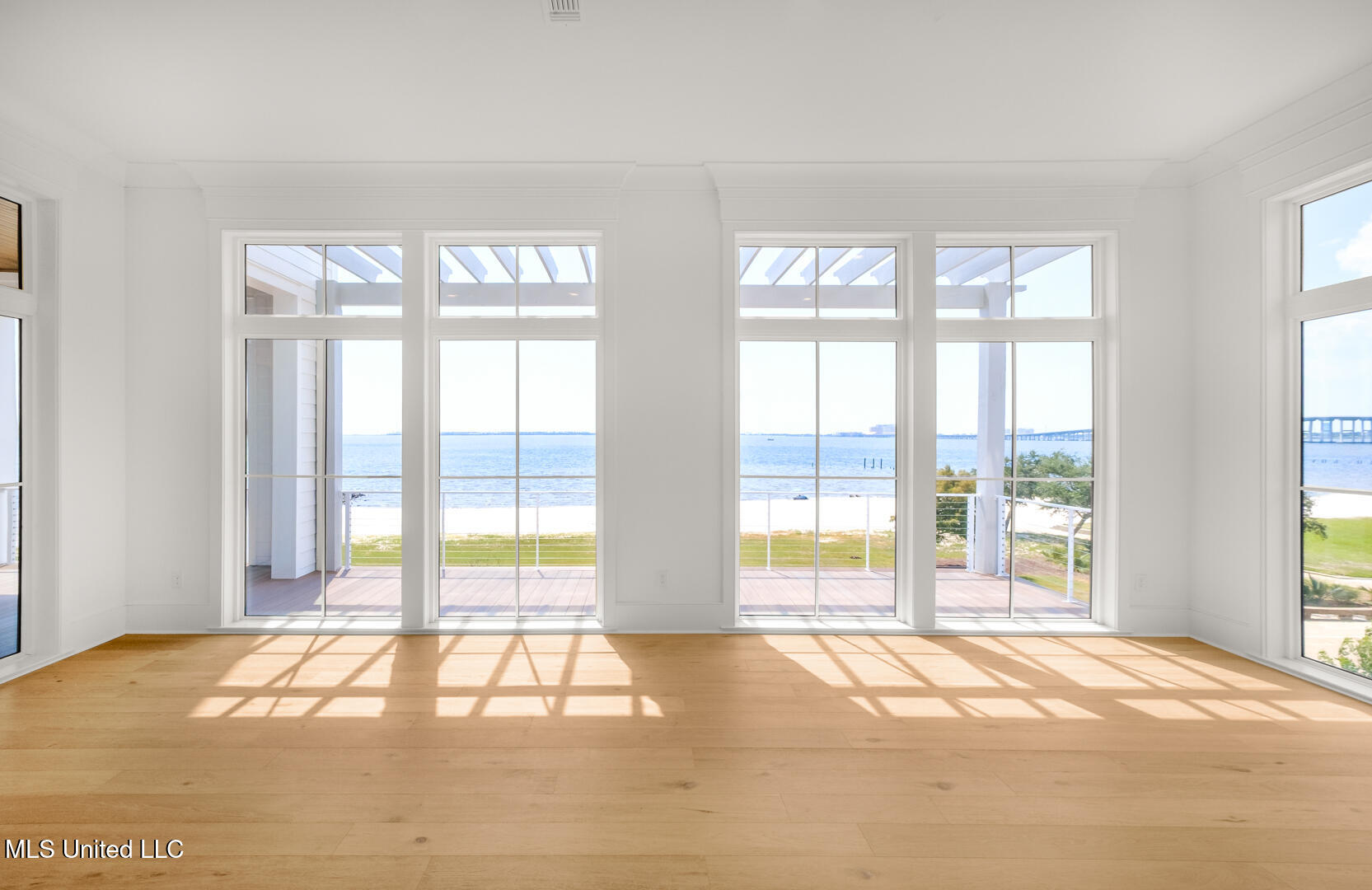 102 S Beach Drive Property Photo 6