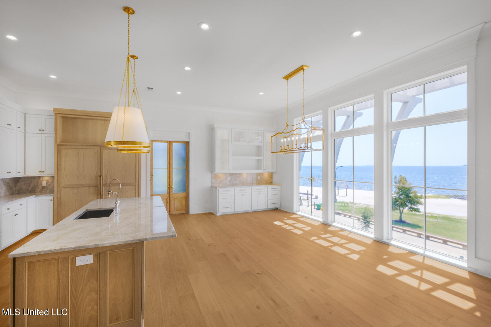 102 S Beach Drive Property Photo 10