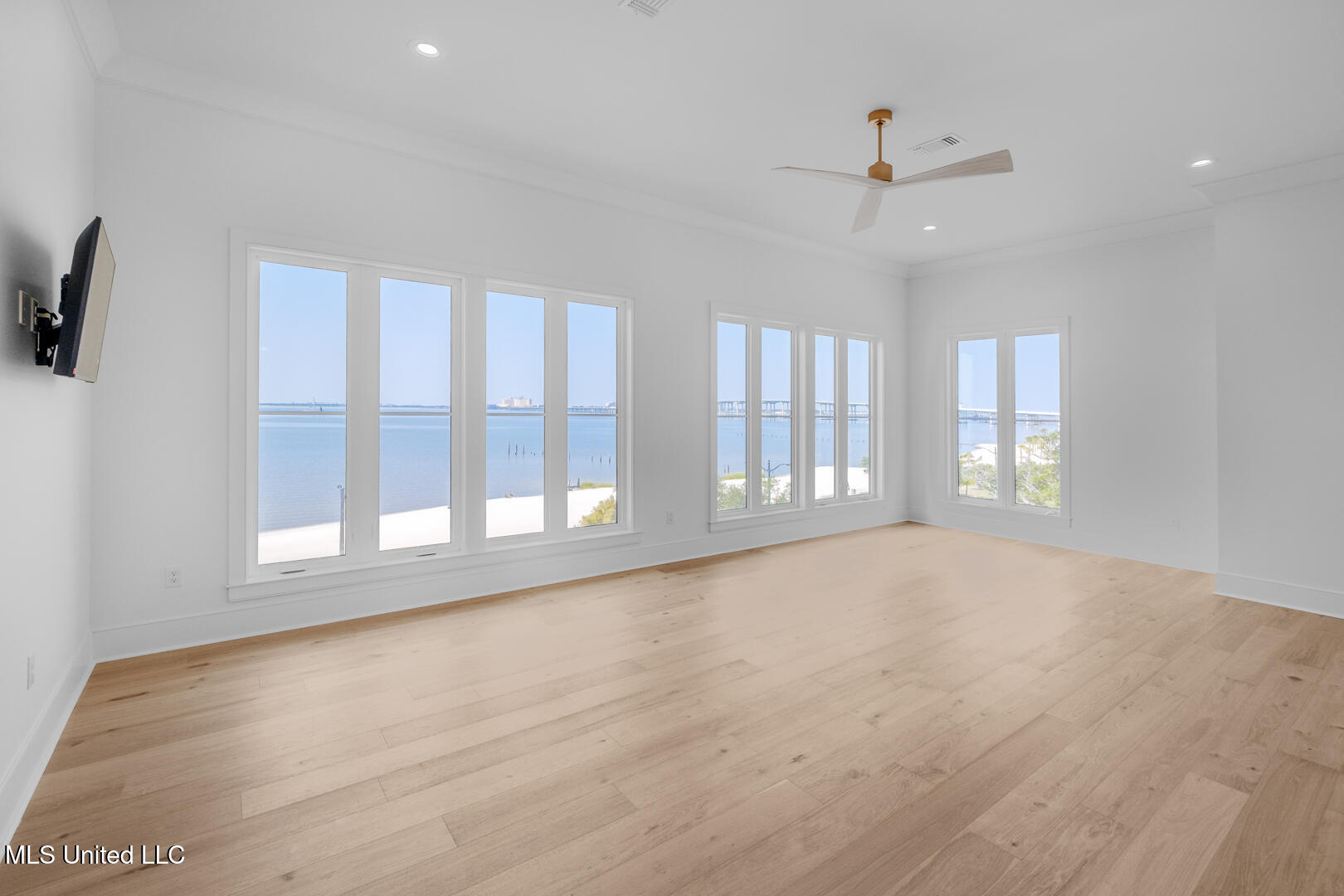 102 S Beach Drive Property Photo 12