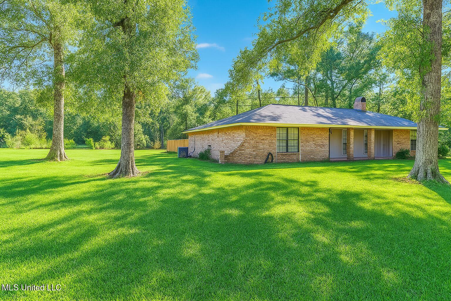 123 Tennyson Cove Property Photo 2