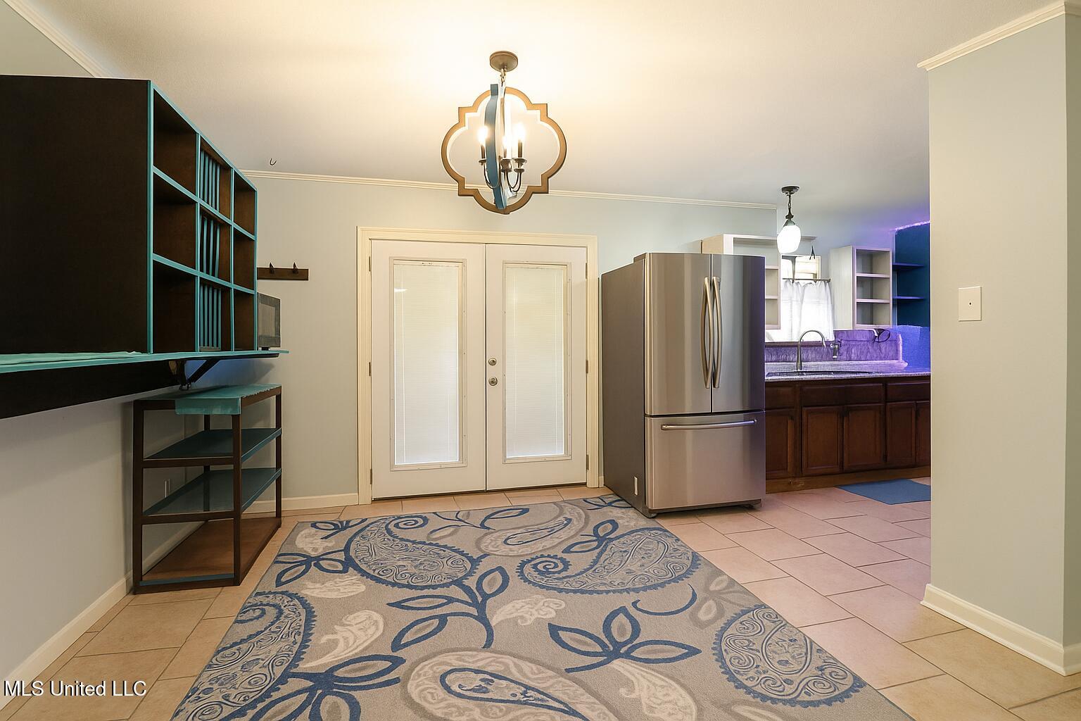 123 Tennyson Cove Property Photo 6