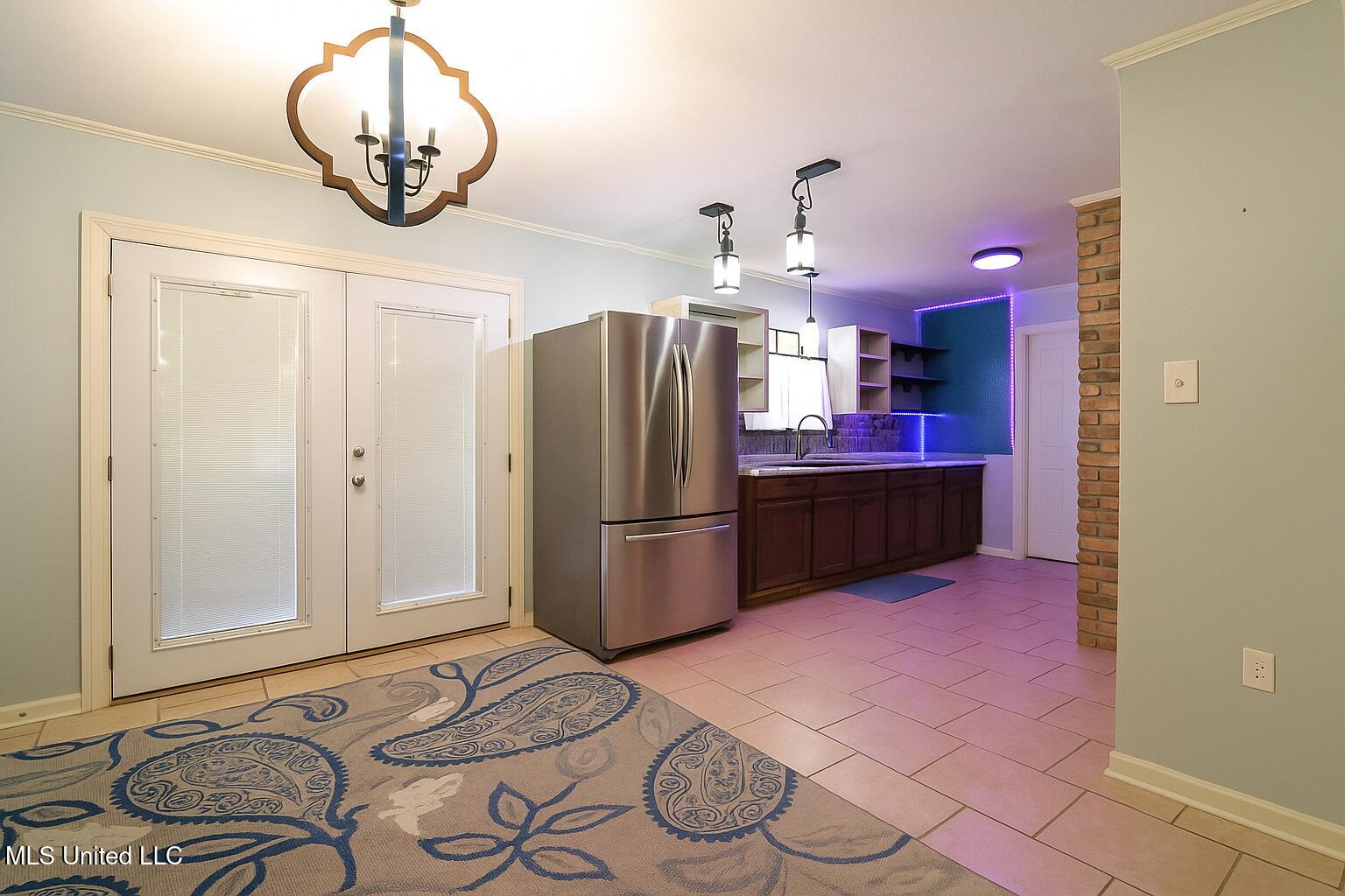 123 Tennyson Cove Property Photo 7