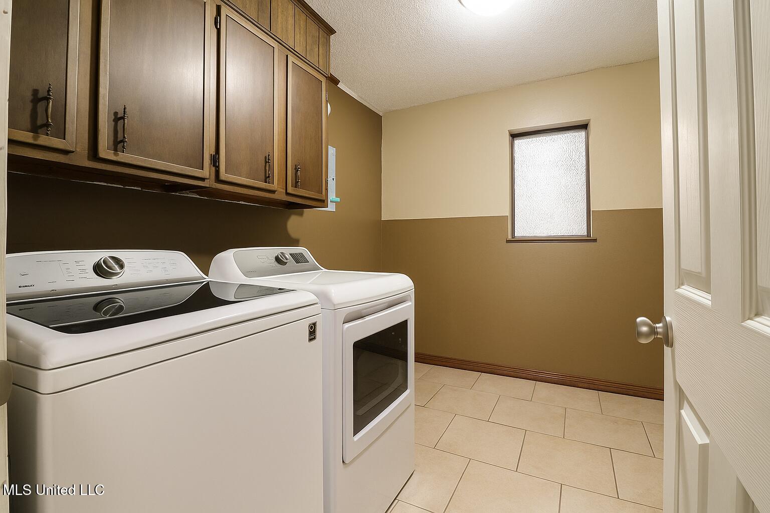 123 Tennyson Cove Property Photo 9