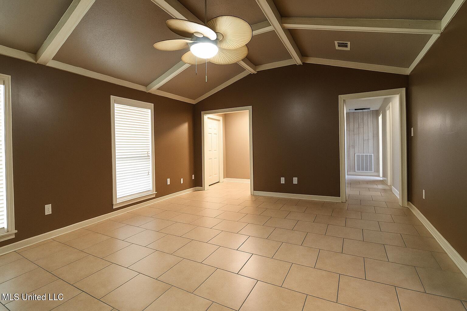 123 Tennyson Cove Property Photo 11