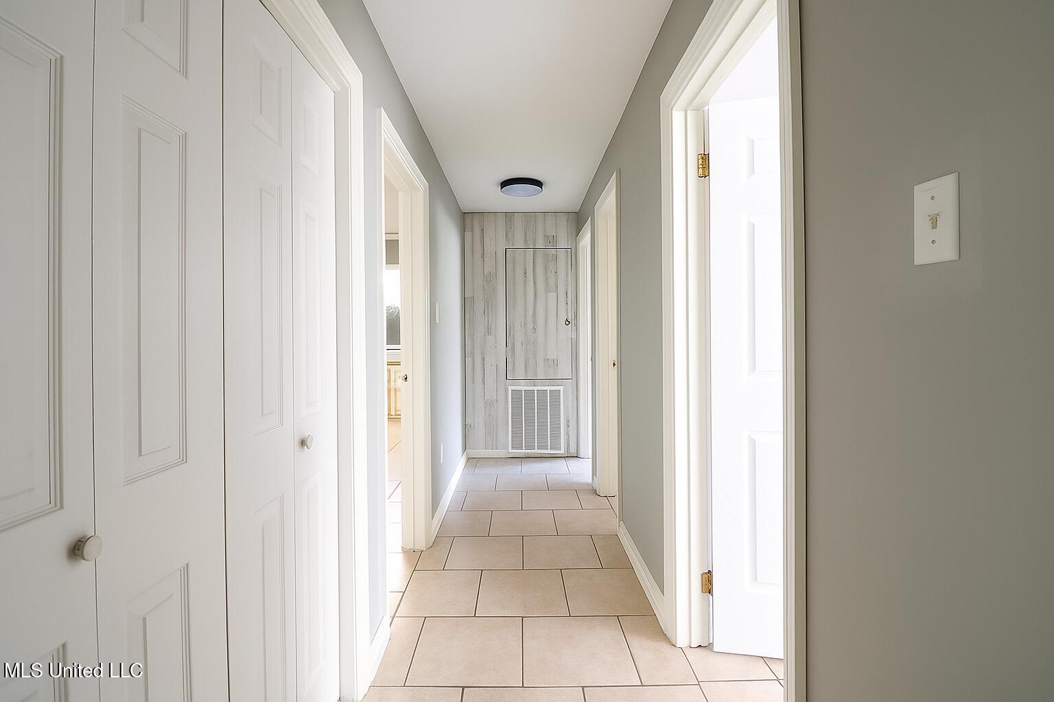 123 Tennyson Cove Property Photo 12