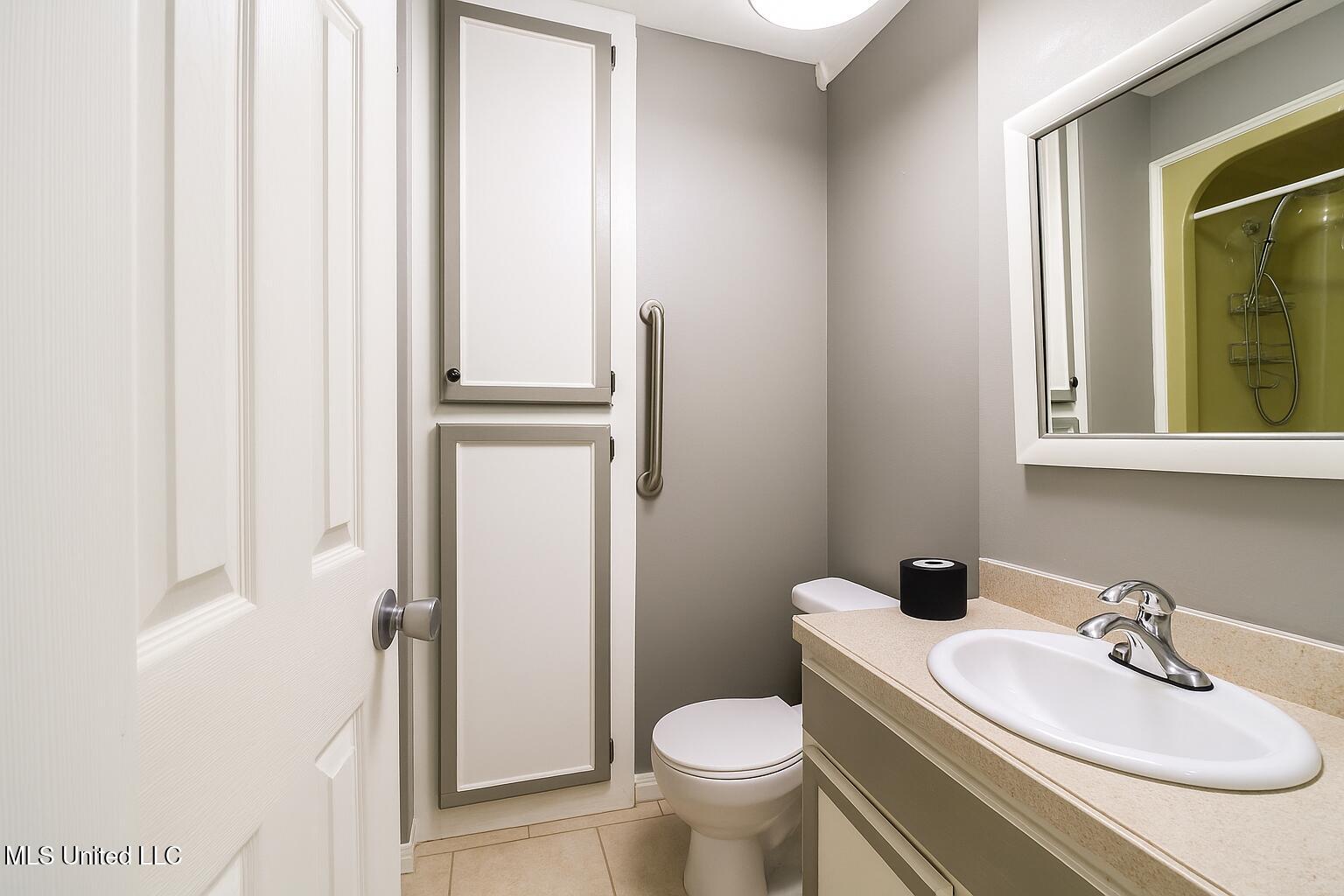 123 Tennyson Cove Property Photo 14