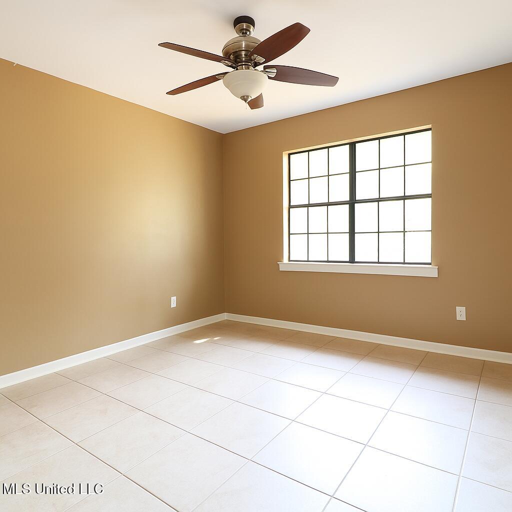 123 Tennyson Cove Property Photo 15