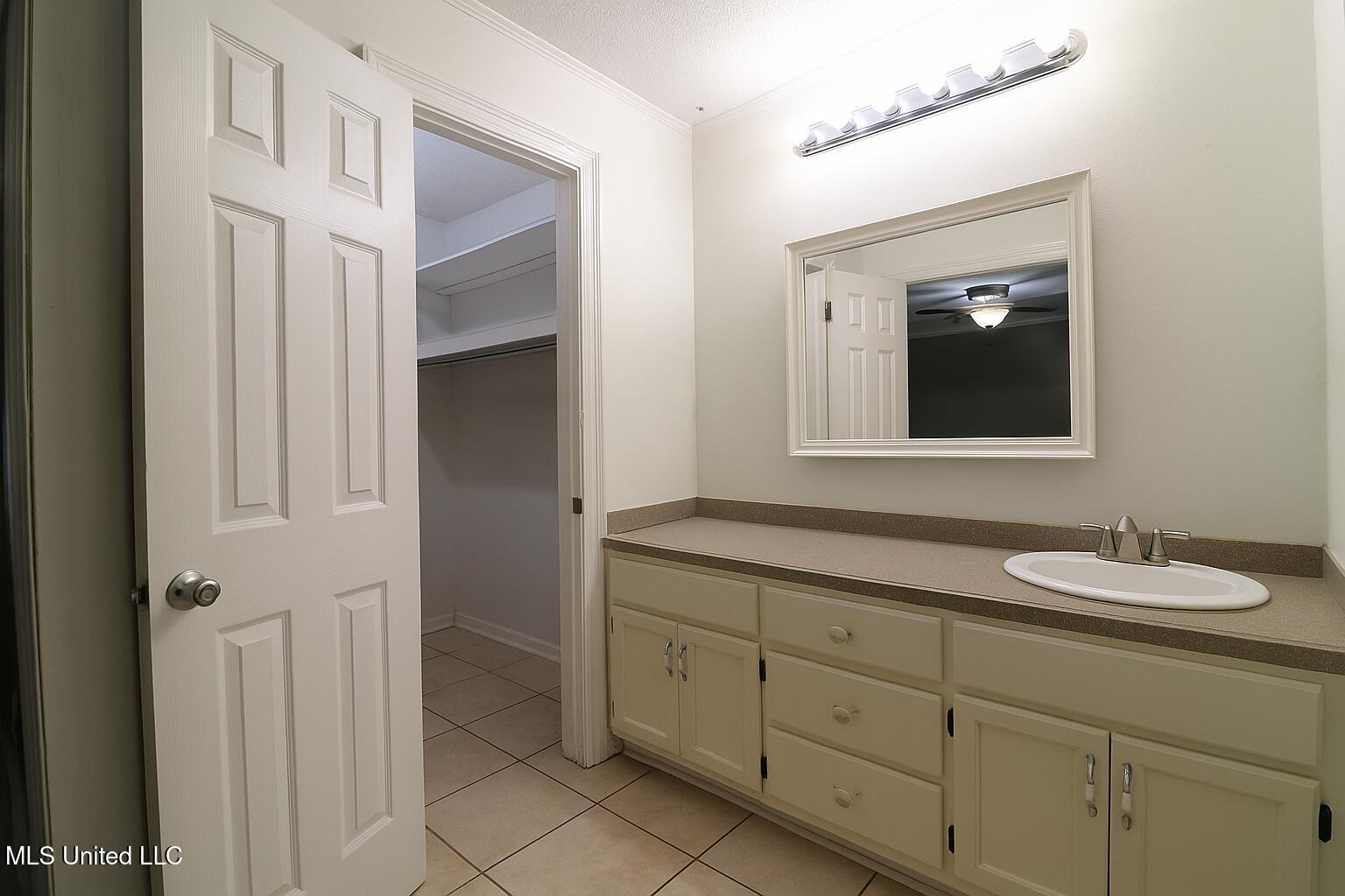 123 Tennyson Cove Property Photo 17