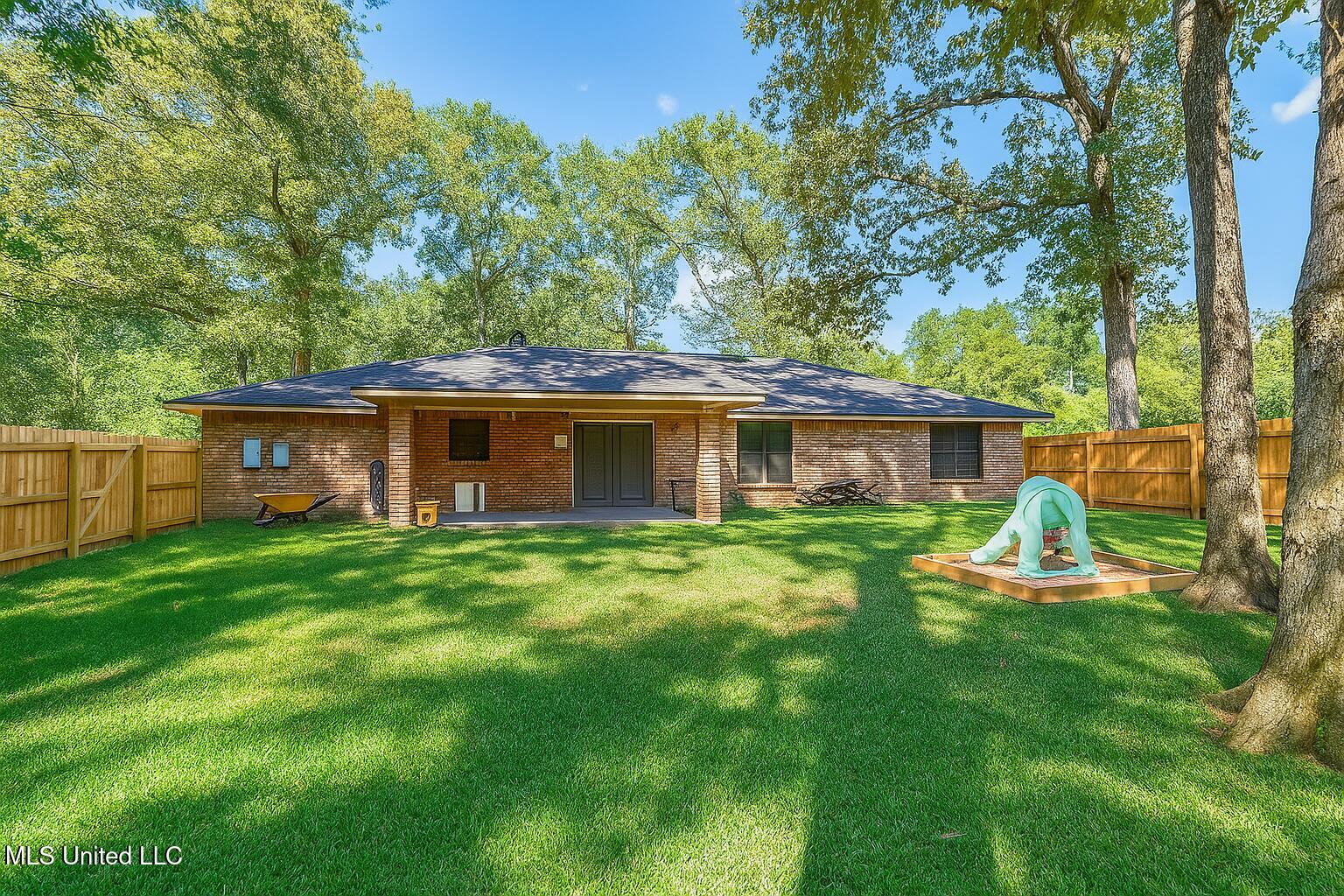 123 Tennyson Cove Property Photo 21