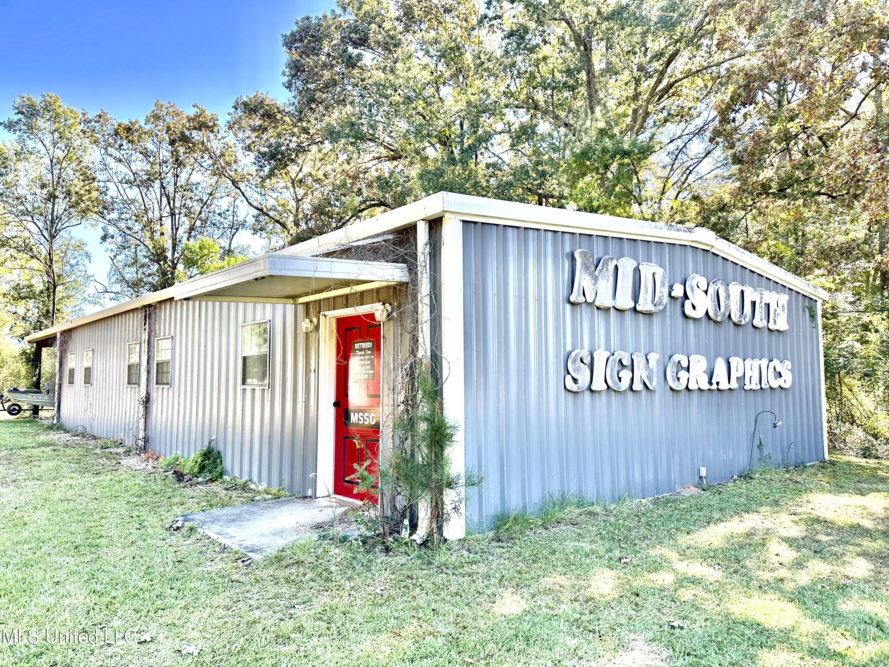 1534 N Highway 51 Property Photo 1