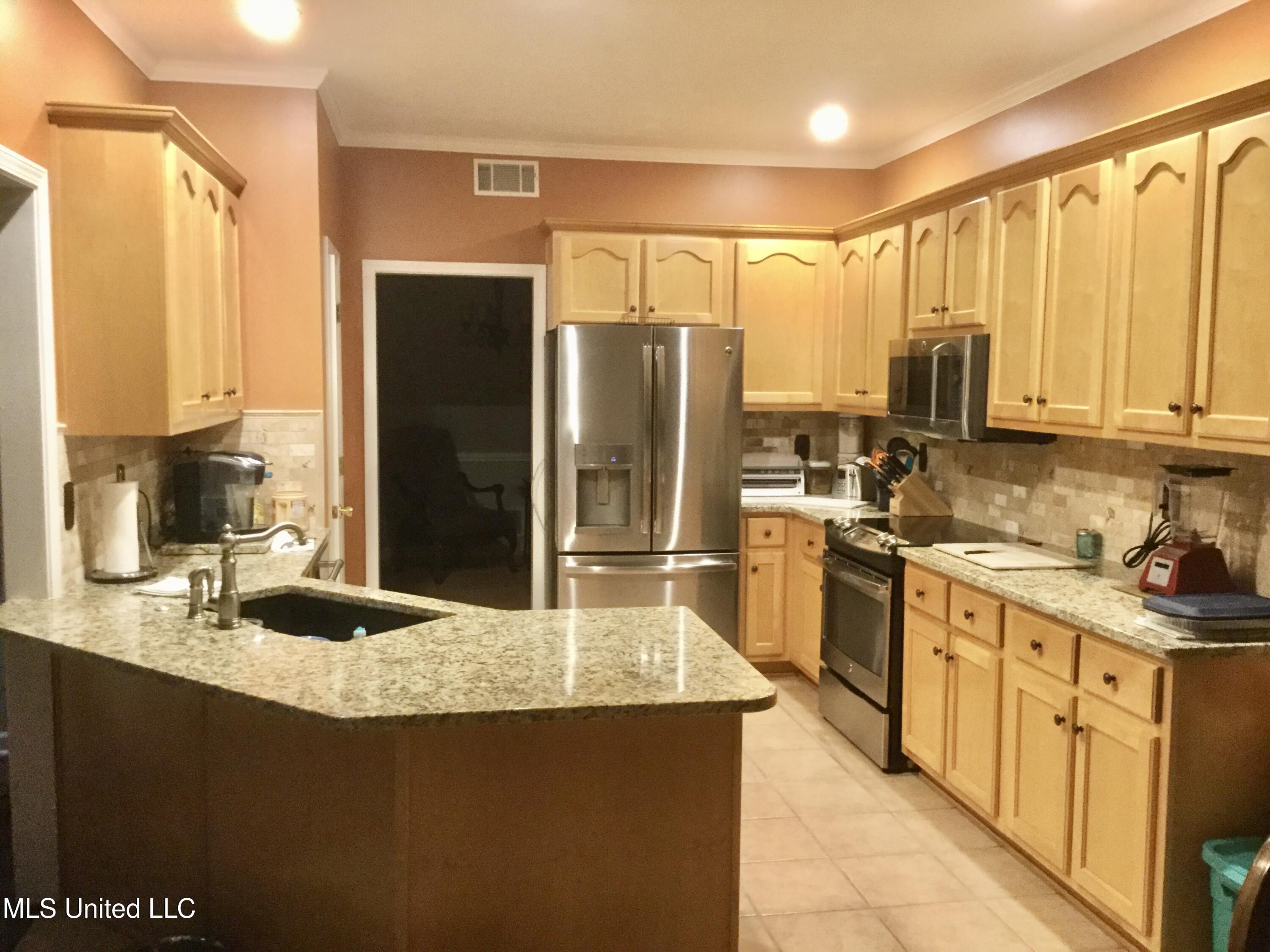 7684 N Rigmoore Point Property Photo 4