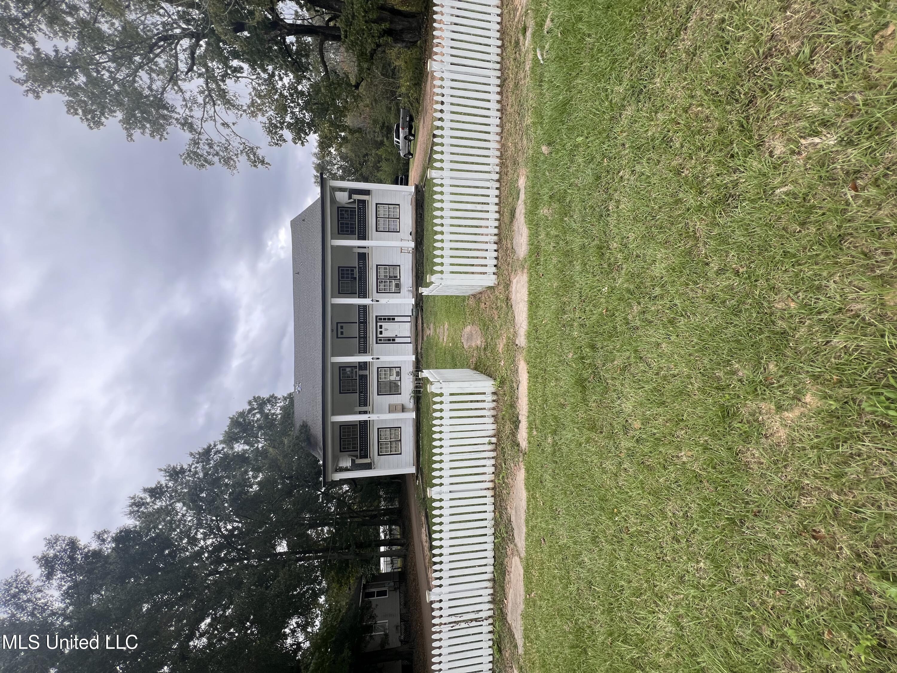 301 W Marion Avenue Property Photo 1