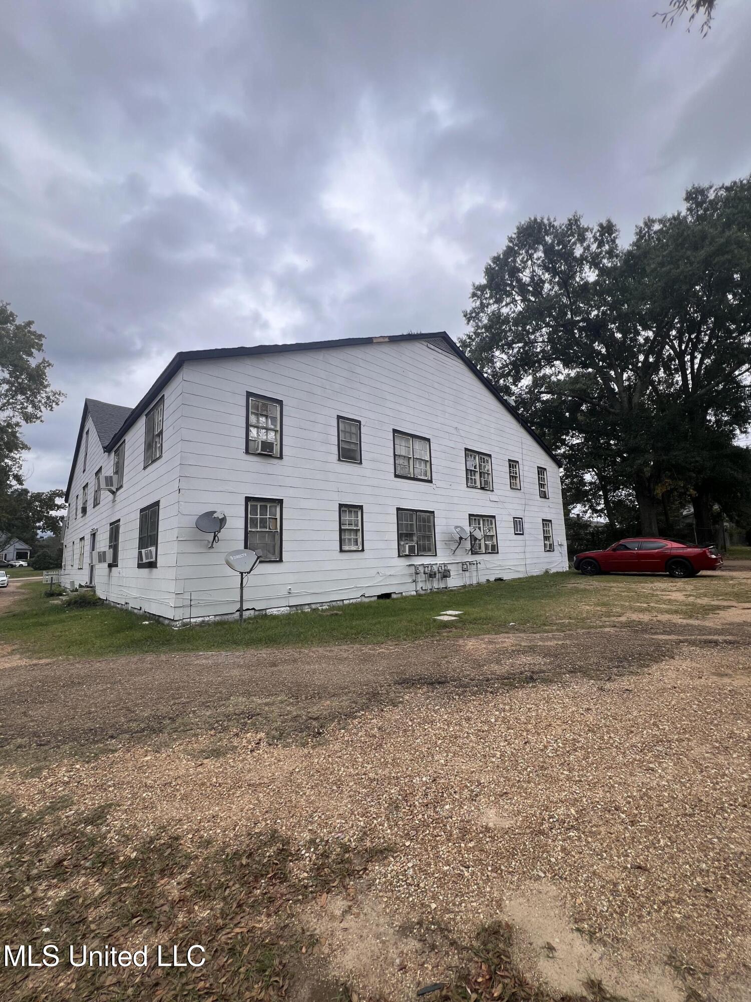 301 W Marion Avenue Property Photo 4