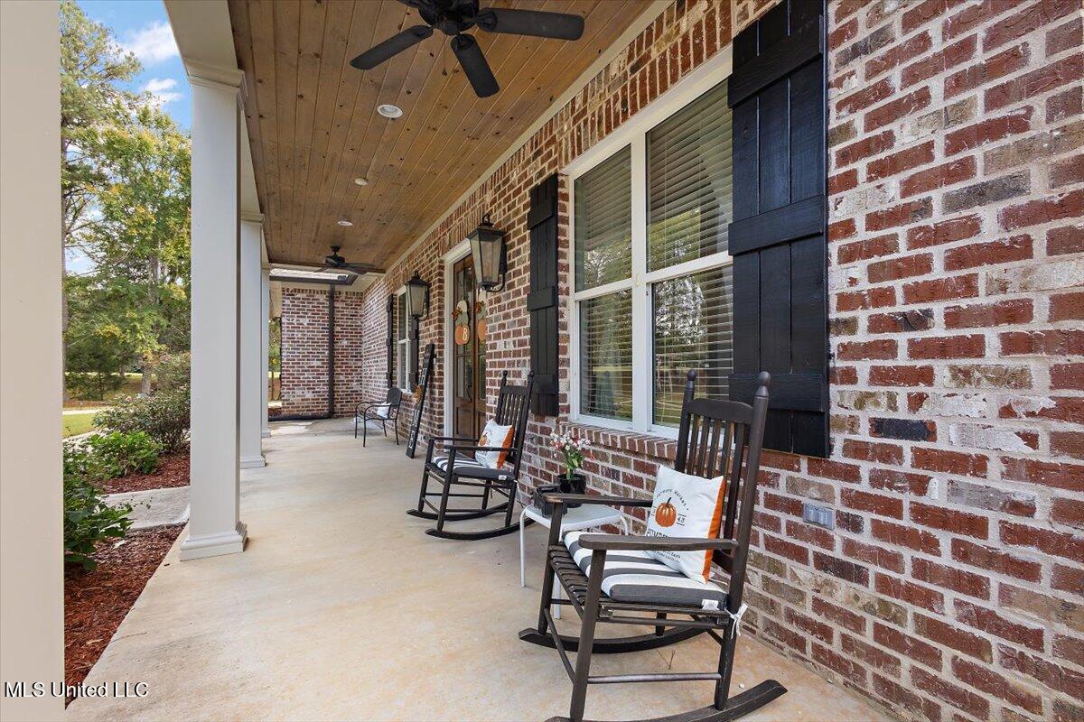 517 Fawn Cove Property Photo 4