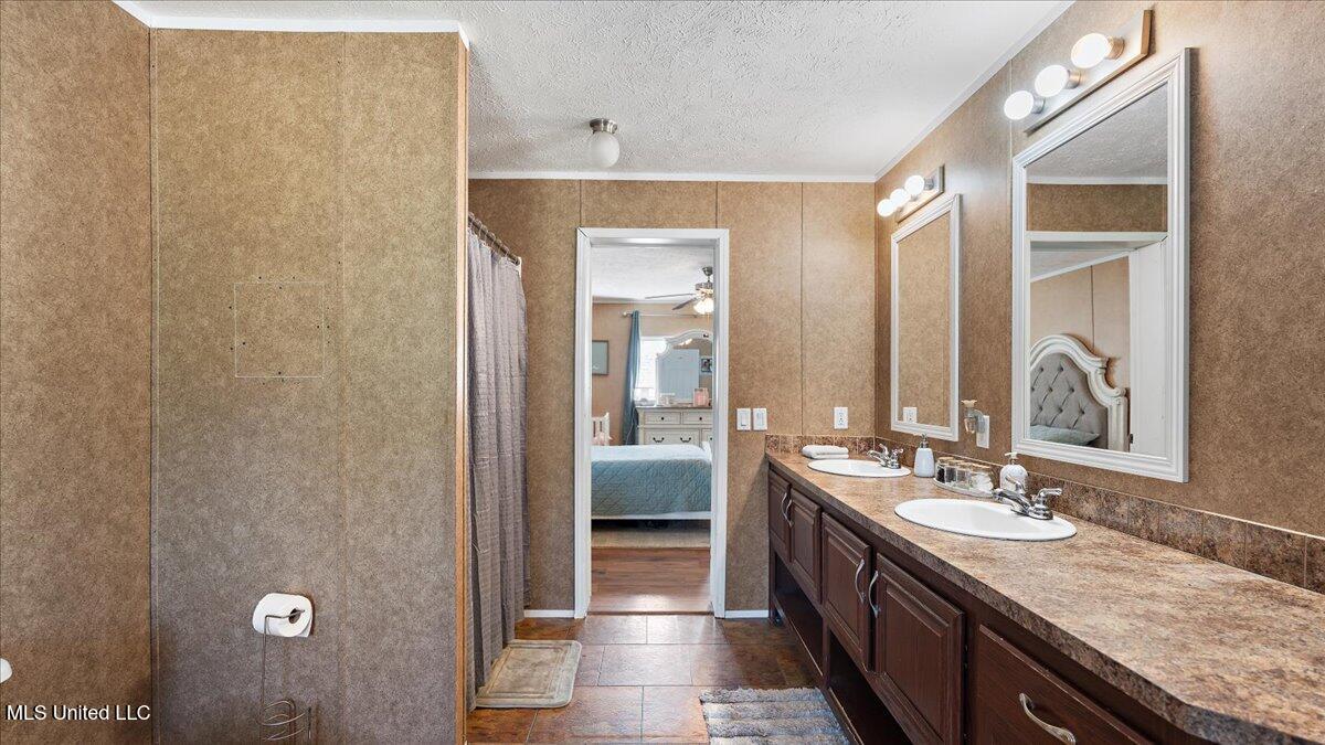 3064 E E Whitworth Street Property Photo 16