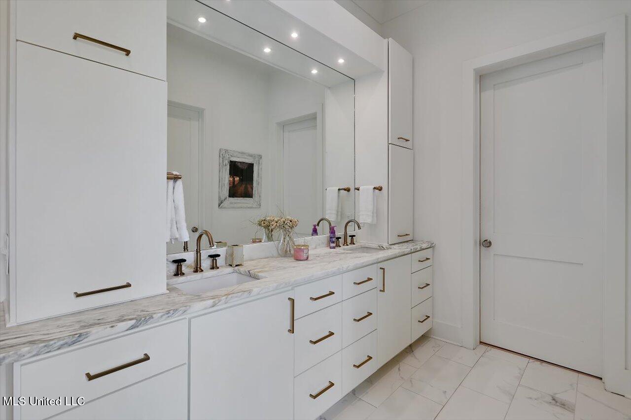 204 N Natchez Drive Property Photo 6