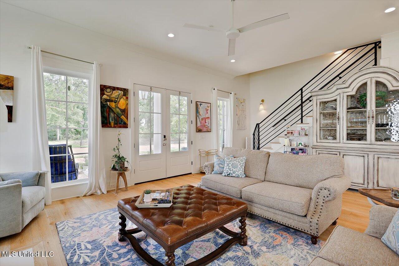 204 N Natchez Drive Property Photo 8