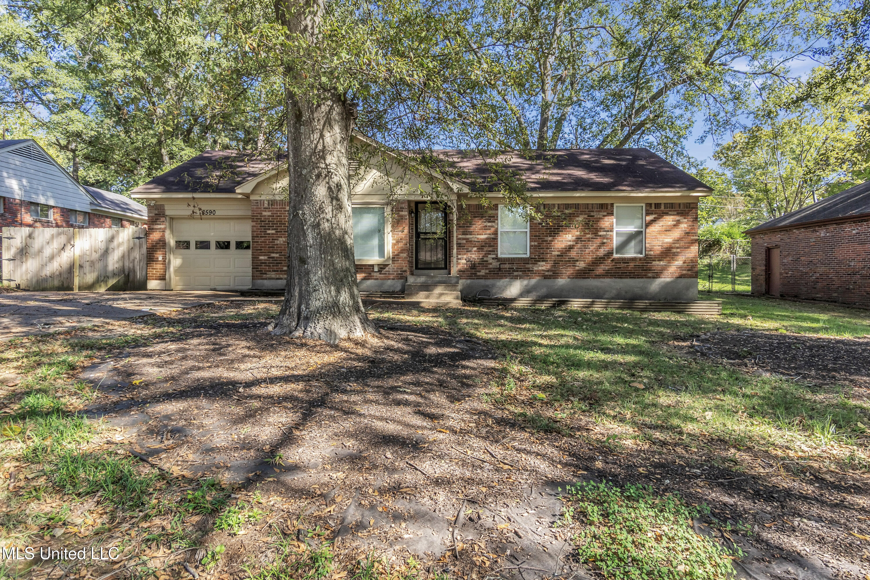 8590 W Cedar Circle Property Photo 2