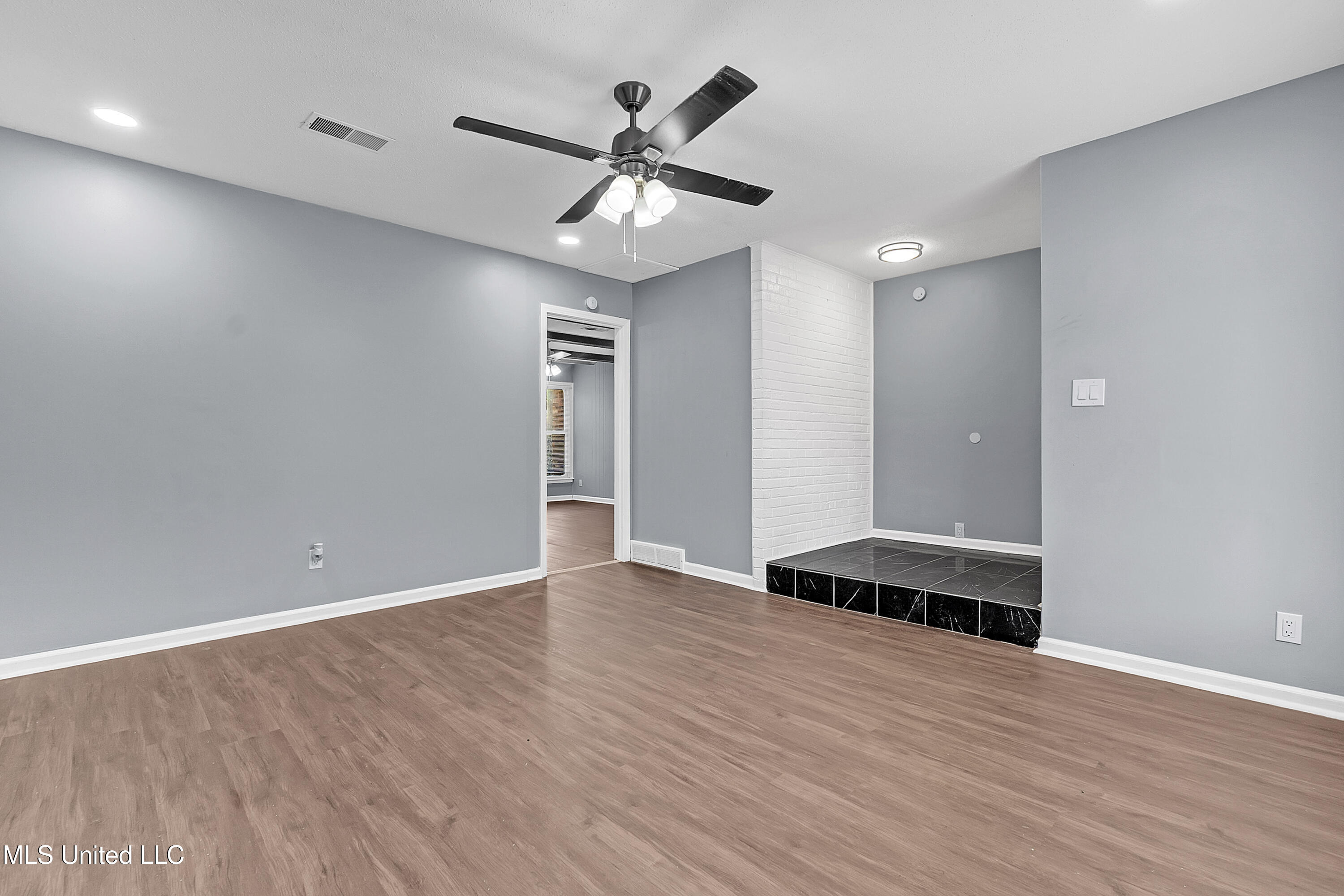 8590 W Cedar Circle Property Photo 3