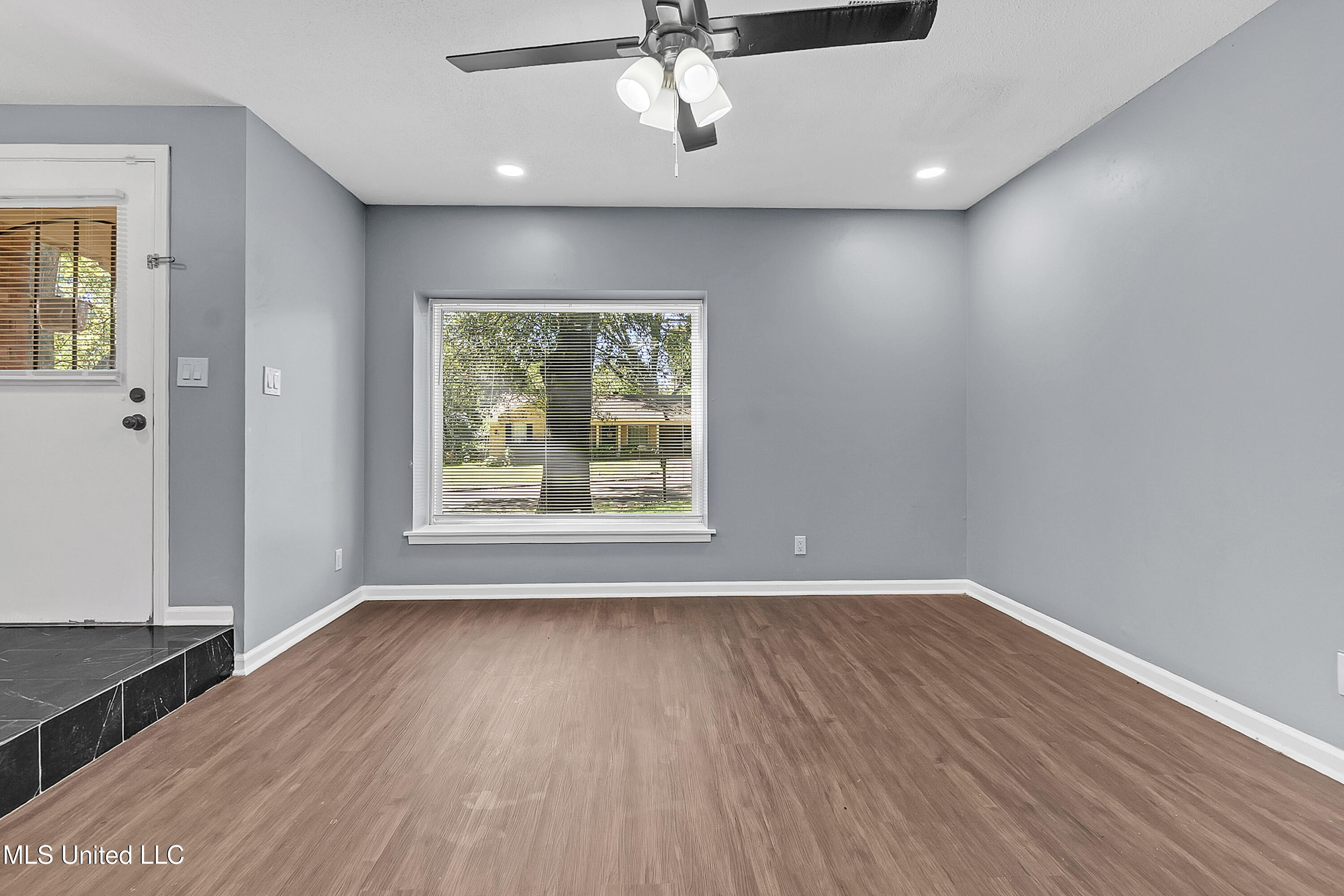 8590 W Cedar Circle Property Photo 4