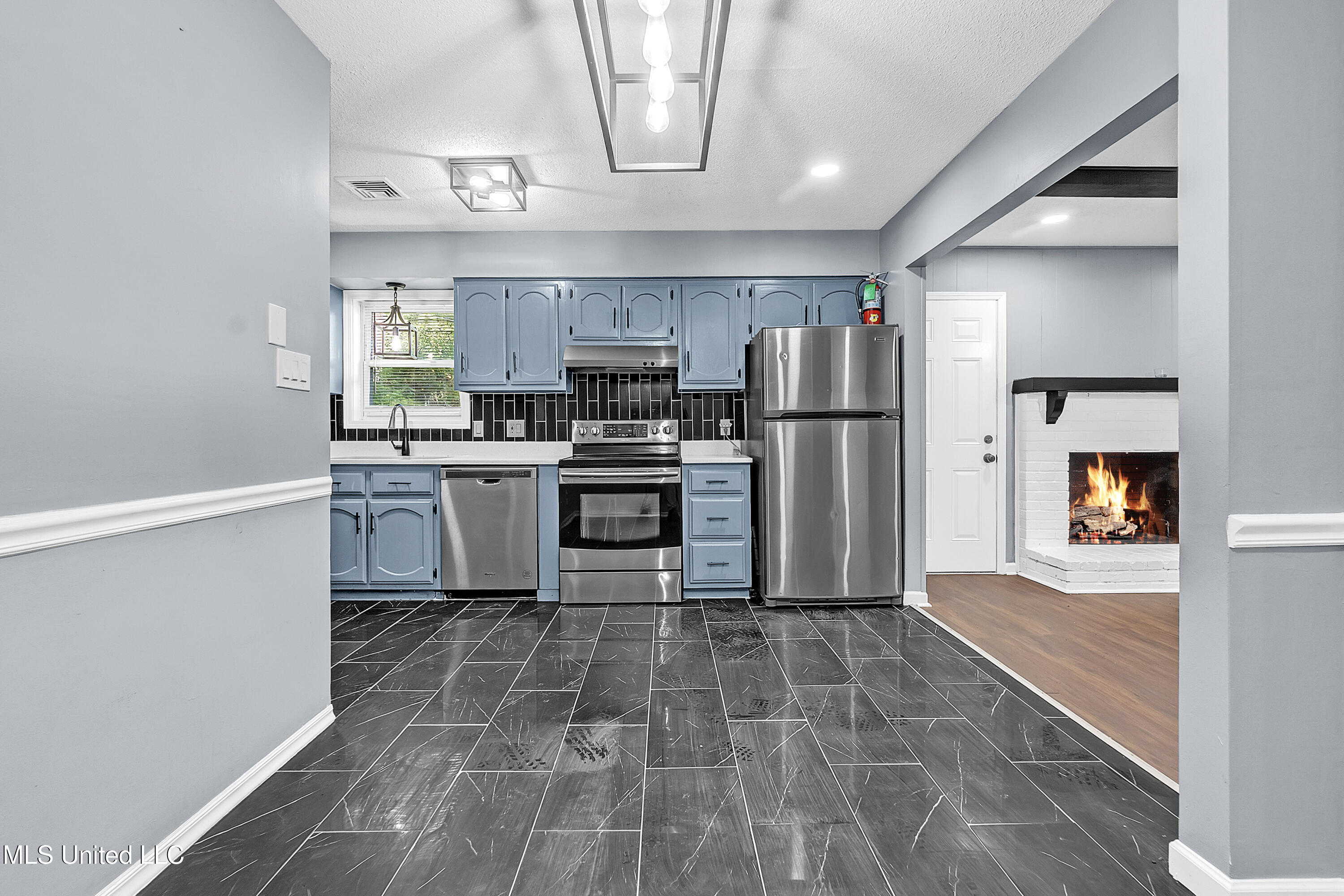 8590 W Cedar Circle Property Photo 8