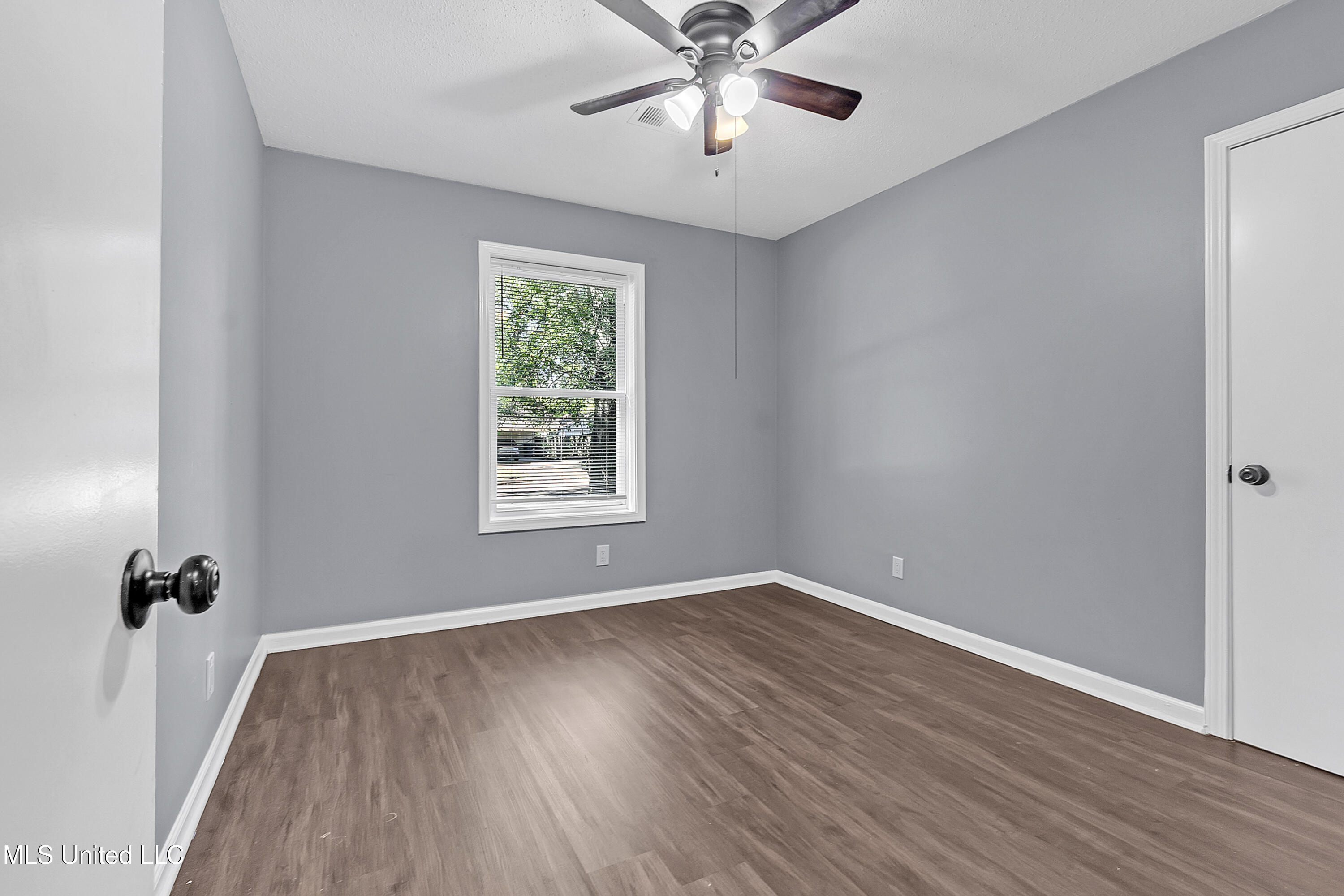 8590 W Cedar Circle Property Photo 14