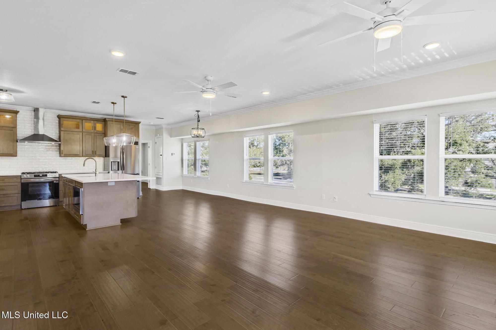 378 Howard Avenue Property Photo 6