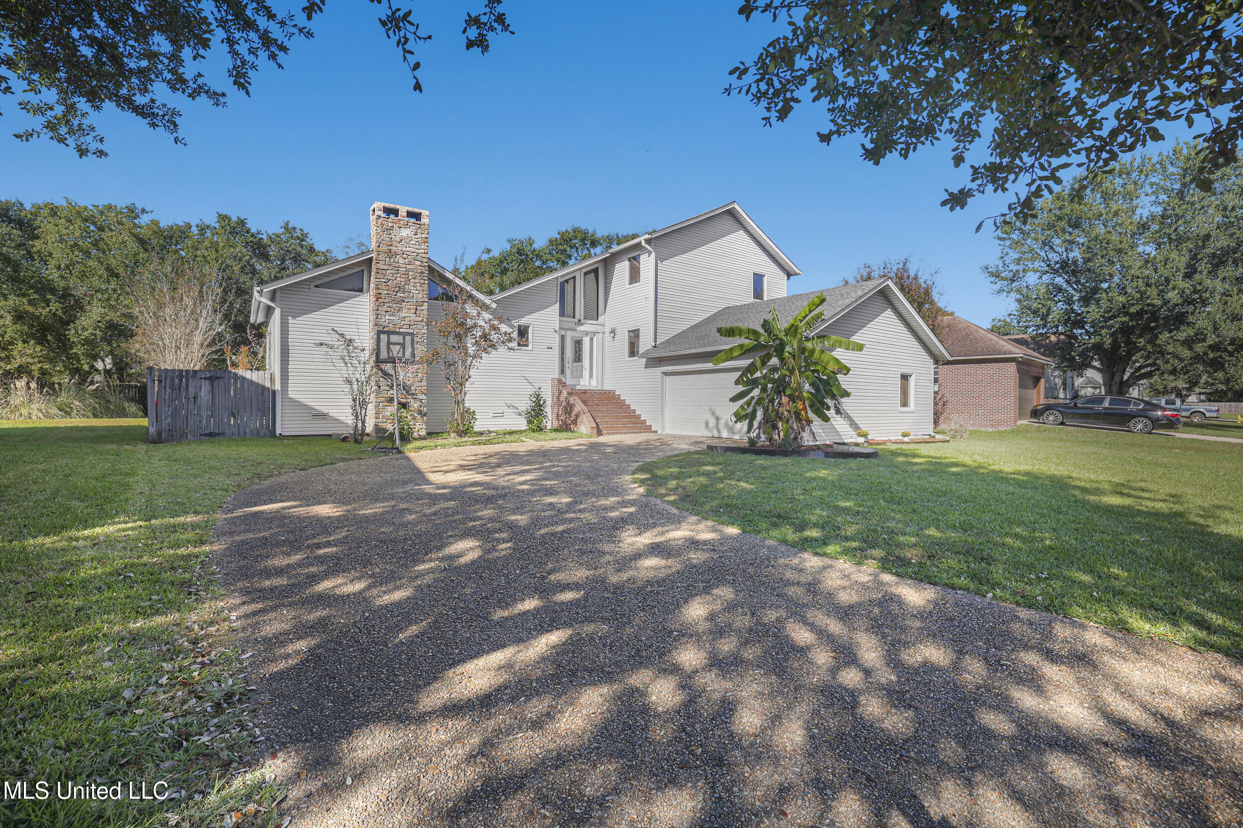 4409 Shadow Wood Circle Property Photo 4