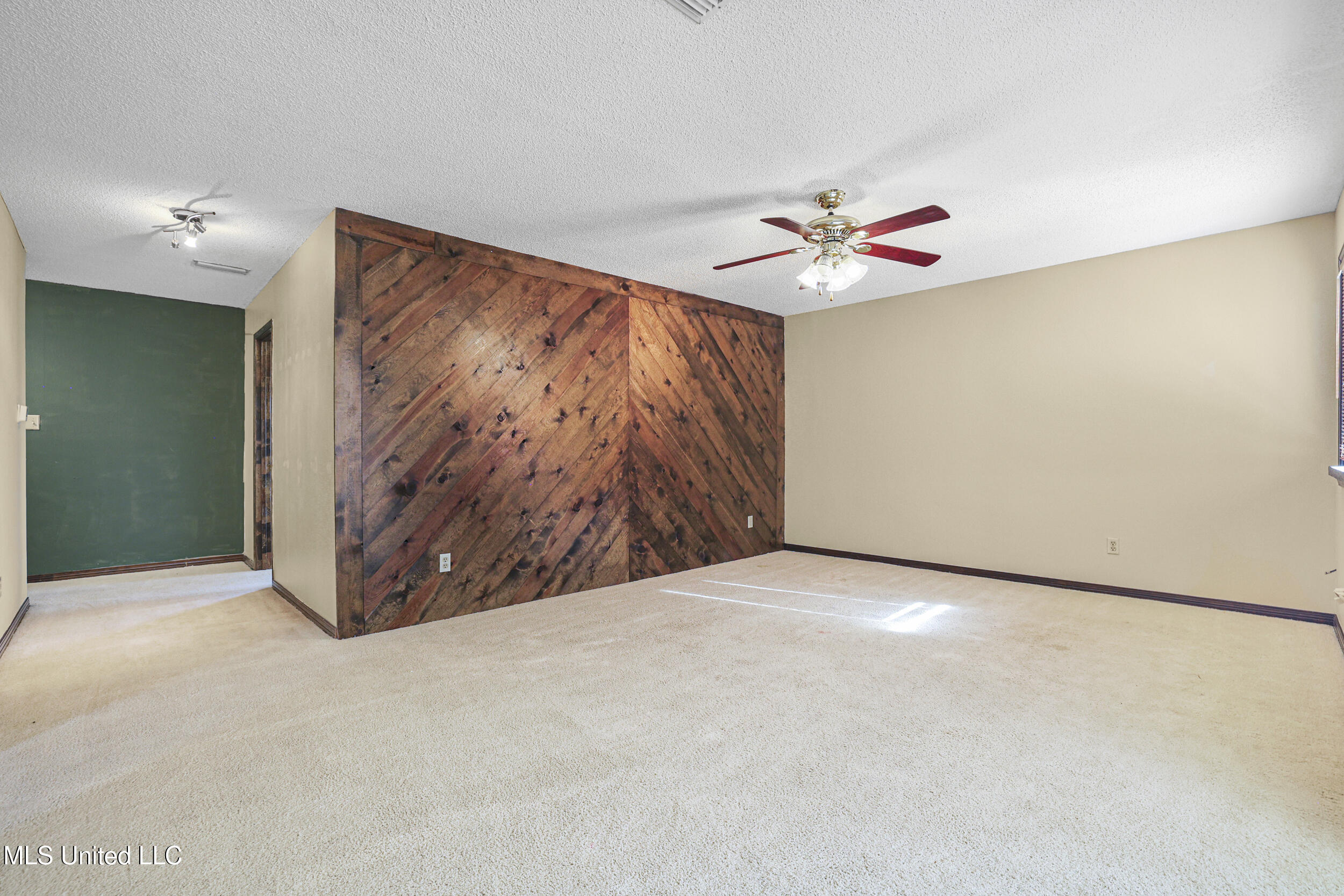 4409 Shadow Wood Circle Property Photo 27