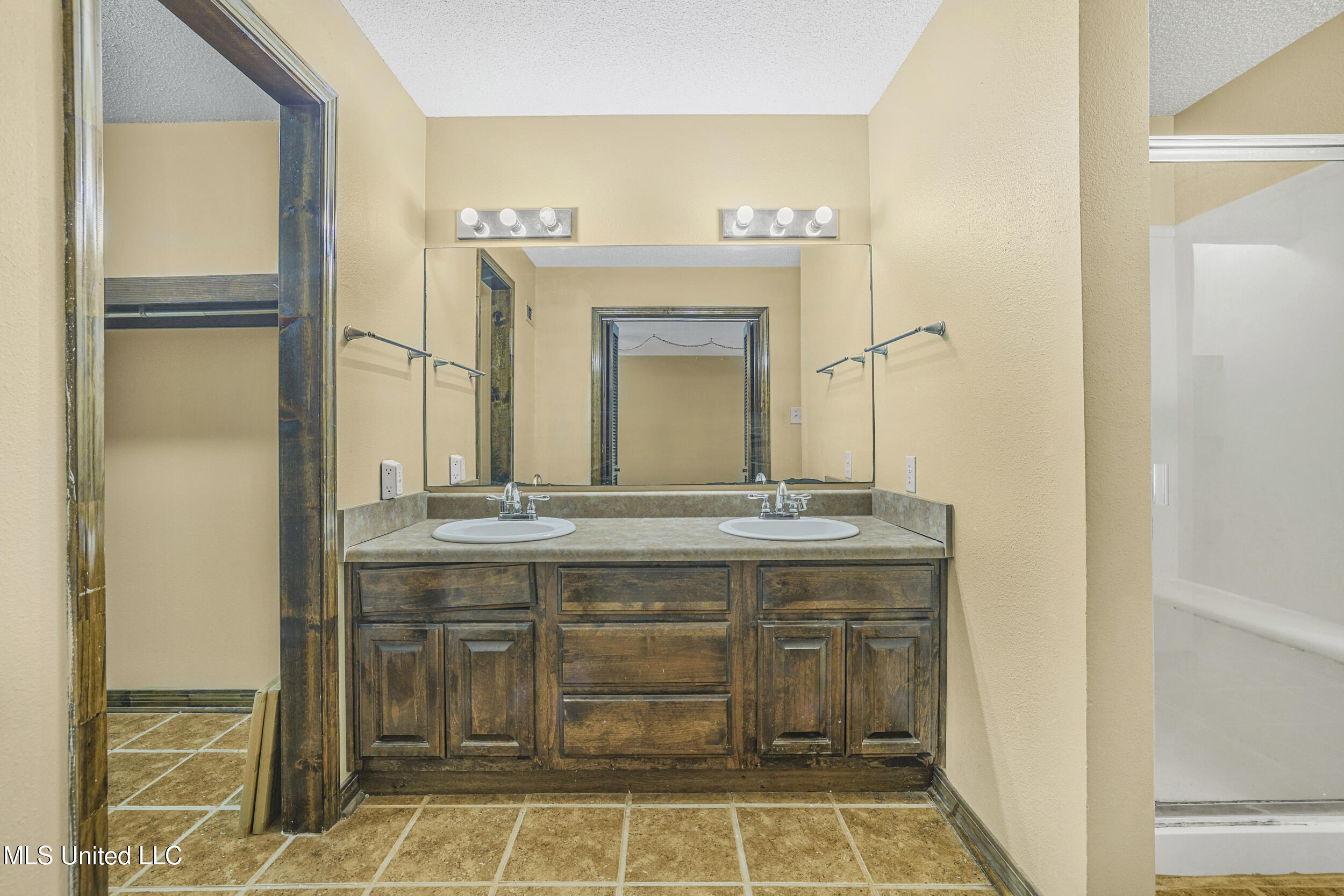 4409 Shadow Wood Circle Property Photo 30