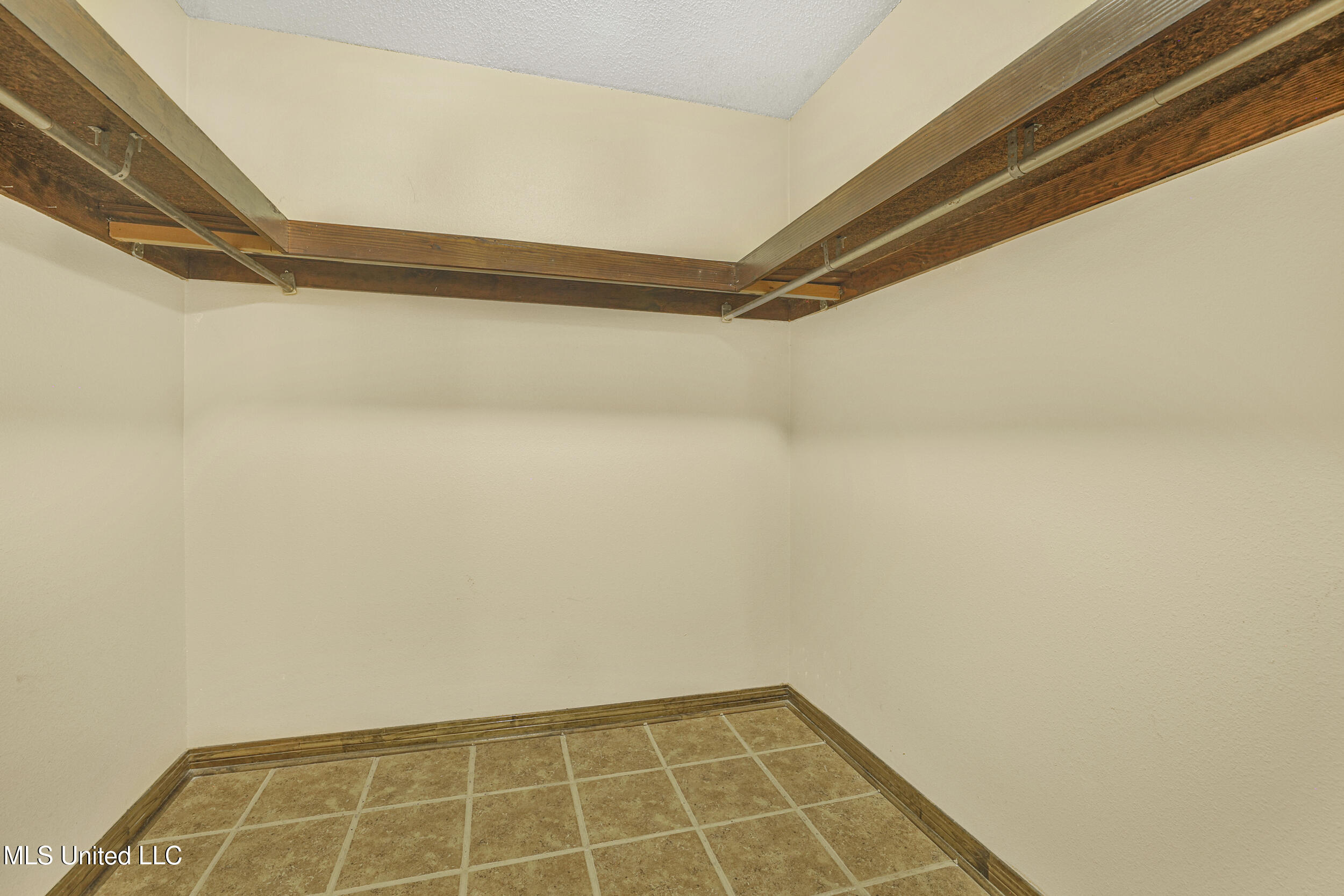 4409 Shadow Wood Circle Property Photo 34