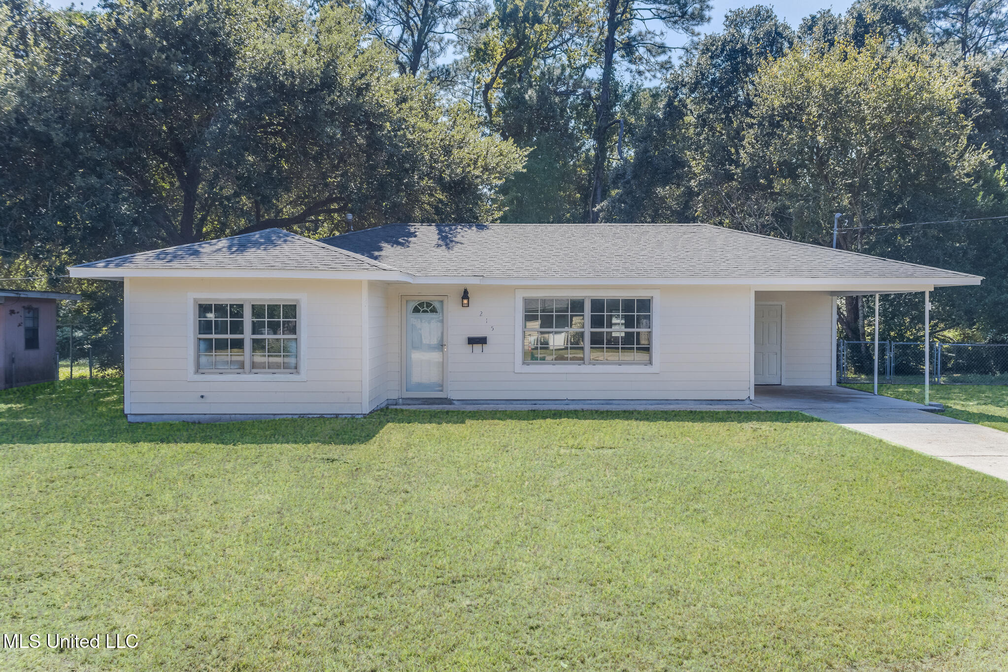 215 Ridgeway Drive Property Photo 2