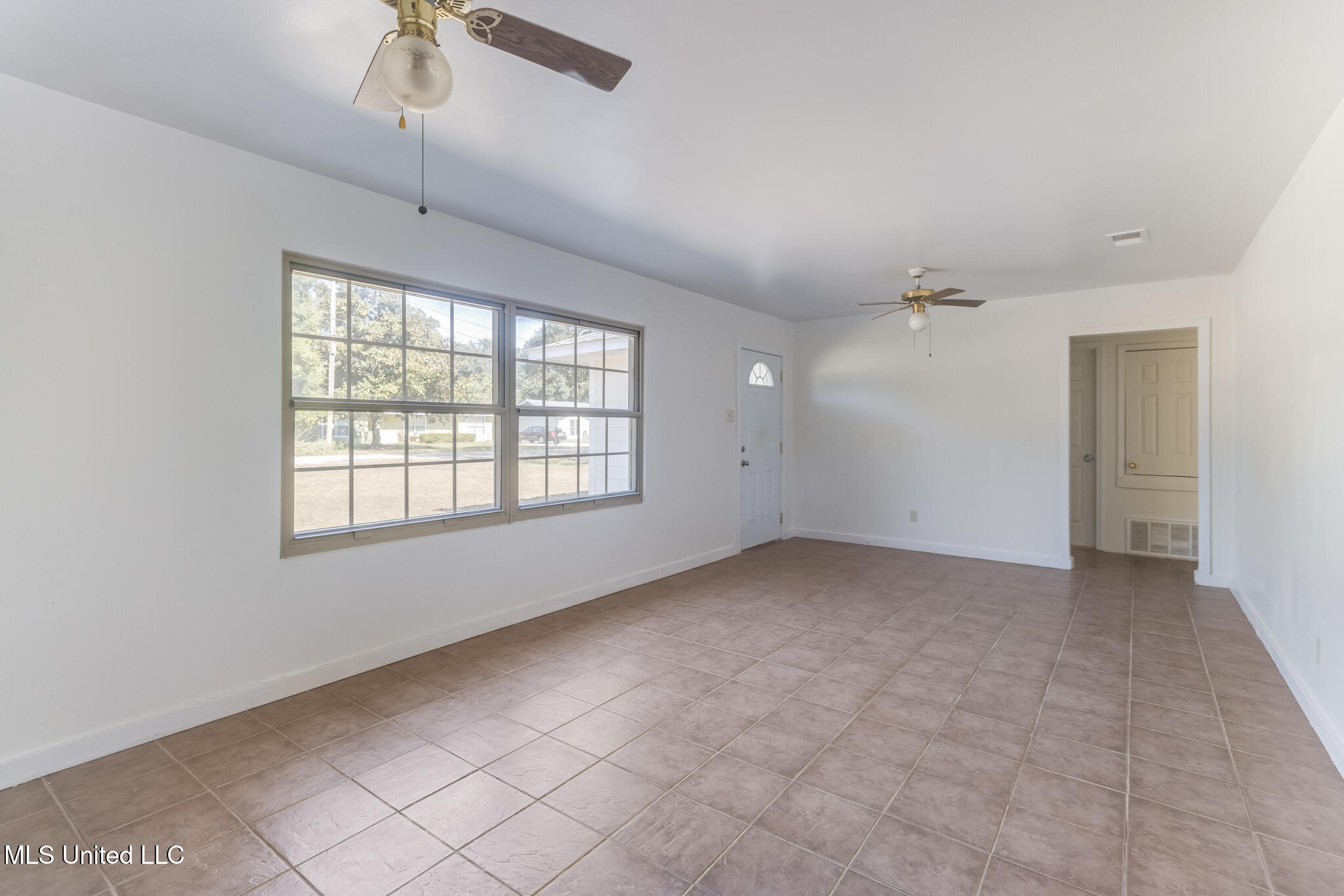 215 Ridgeway Drive Property Photo 5