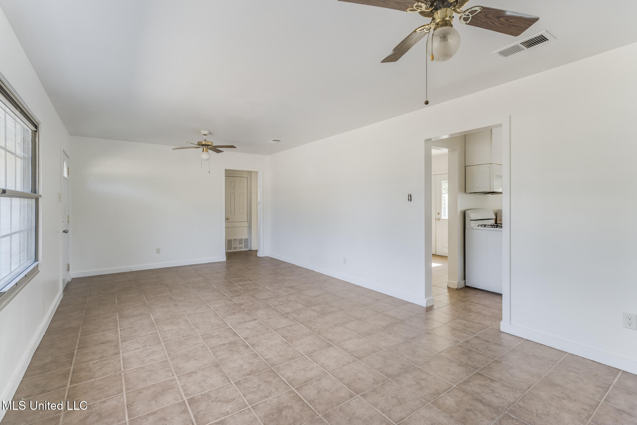 215 Ridgeway Drive Property Photo 6